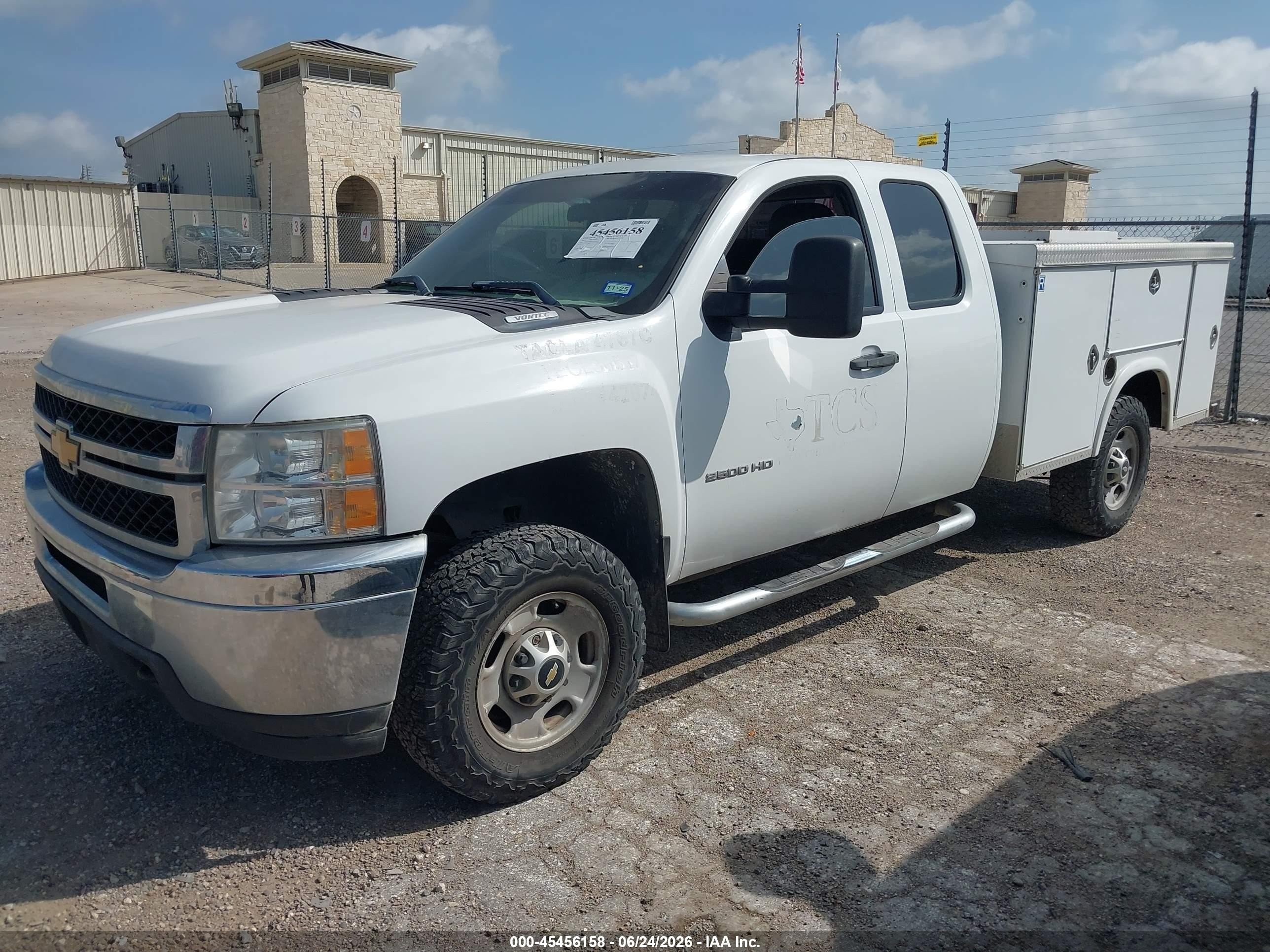 2013 Chevrolet Silverado 2500hd Work Truck White vin: 1GB2CVCGXDZ280523