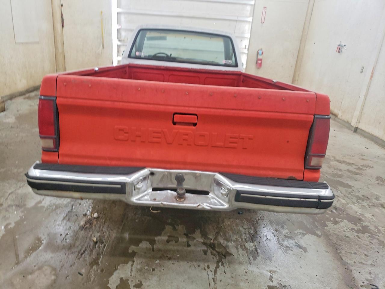 1988 Chevrolet S Truck S10 White vin: 1GBCS14R0J2194383
