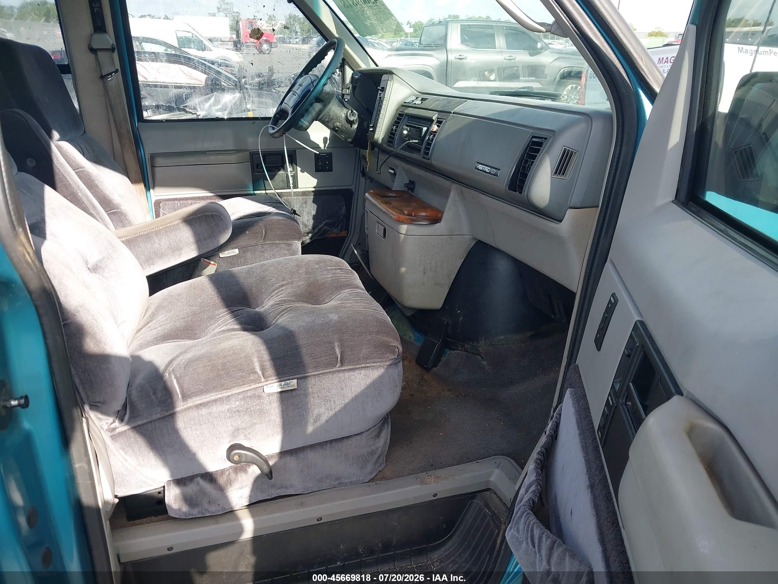 1995 Chevrolet Astro   Light Blue vin: 1GBDM19W0SB226540