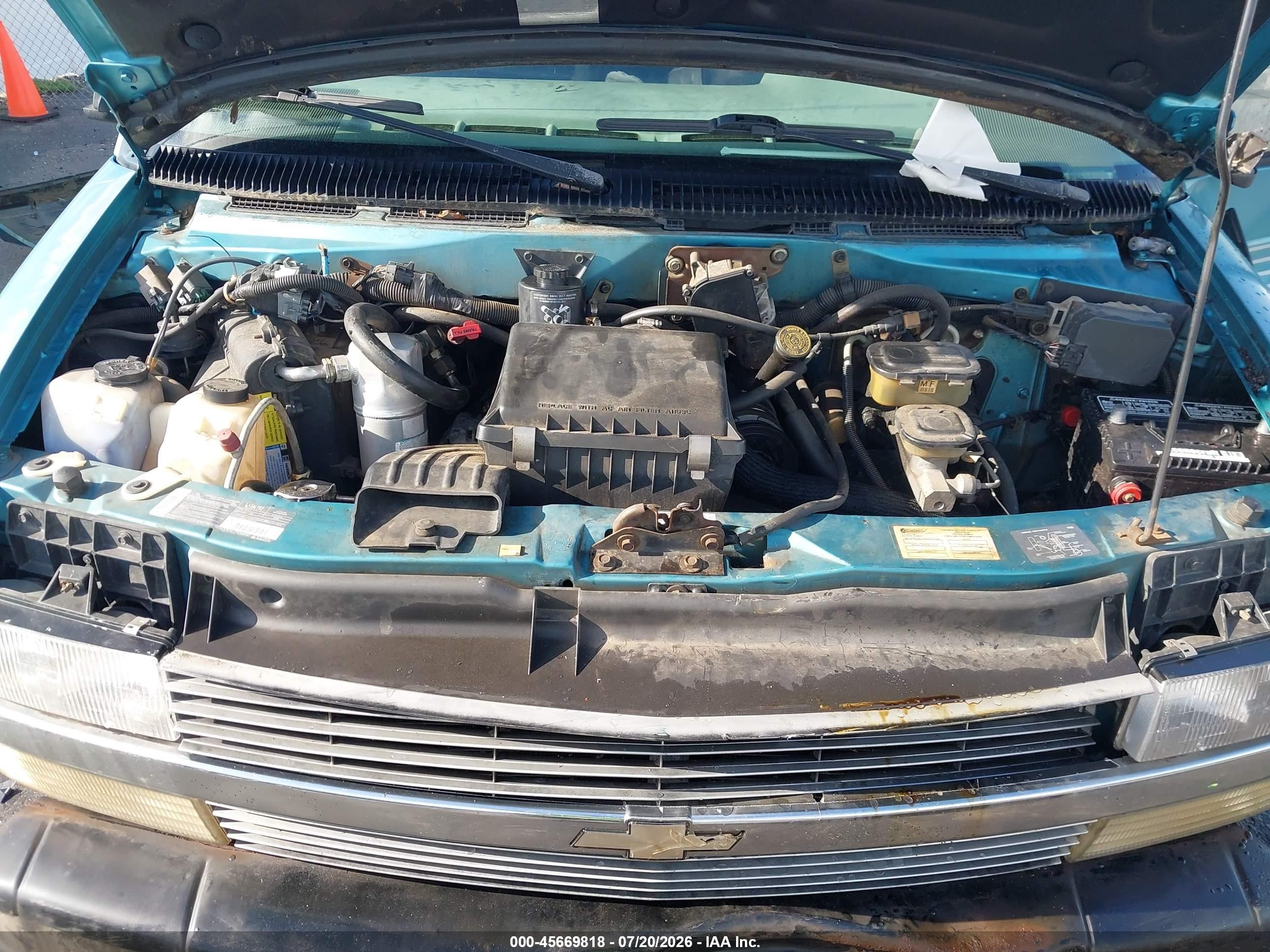 1995 Chevrolet Astro   Light Blue vin: 1GBDM19W0SB226540