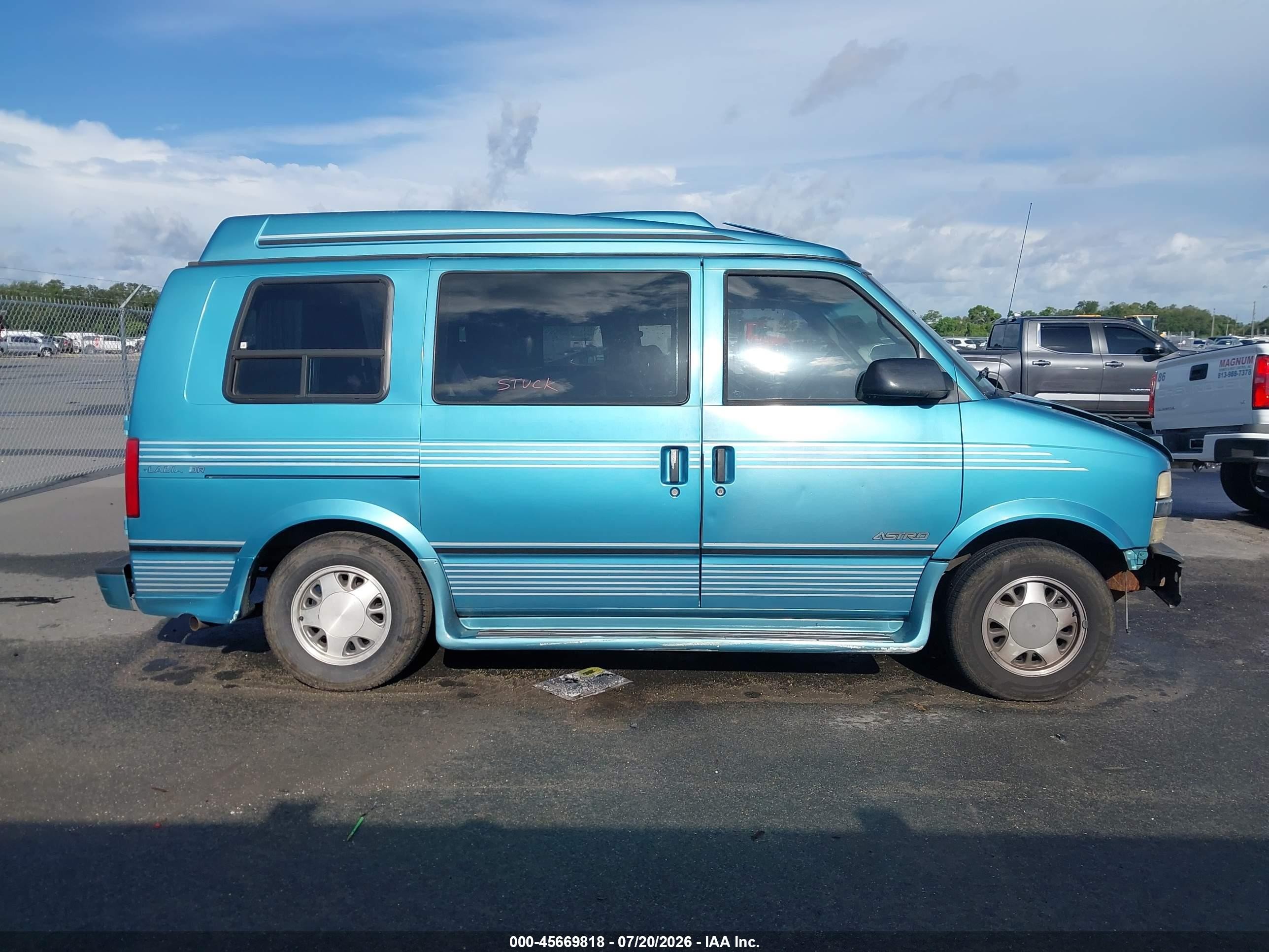 1995 Chevrolet Astro   Light Blue vin: 1GBDM19W0SB226540