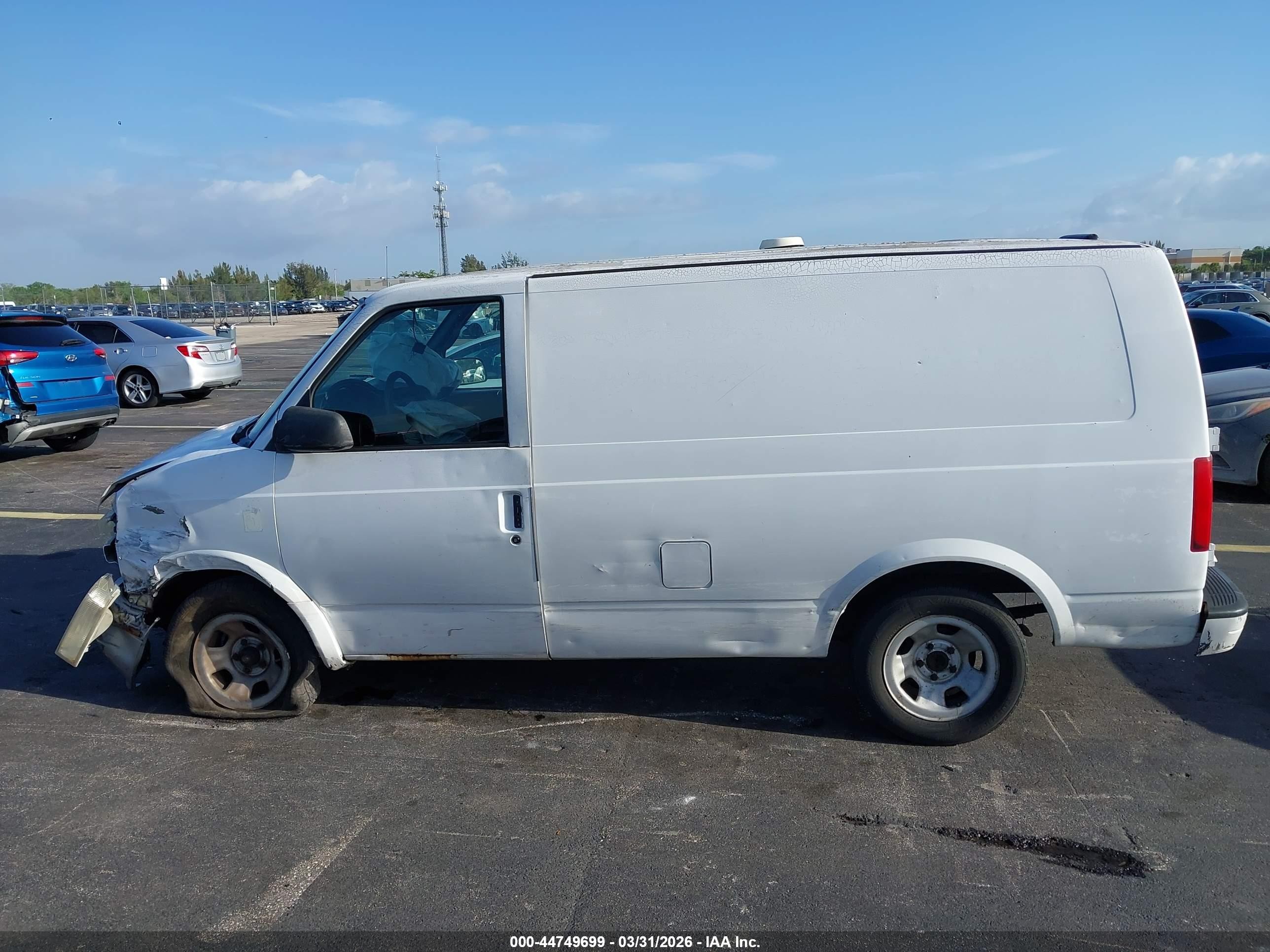 1997 Chevrolet Astro Upfitter Pkg. Белый vin: 1GBDM19W4VB219563