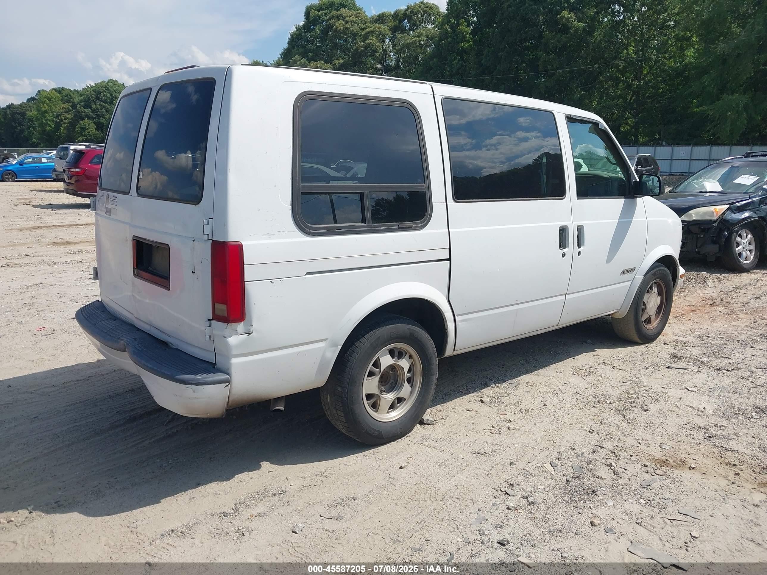 1998 Chevrolet Astro Upfitter Pkg. White vin: 1GBDM19W7WB101153