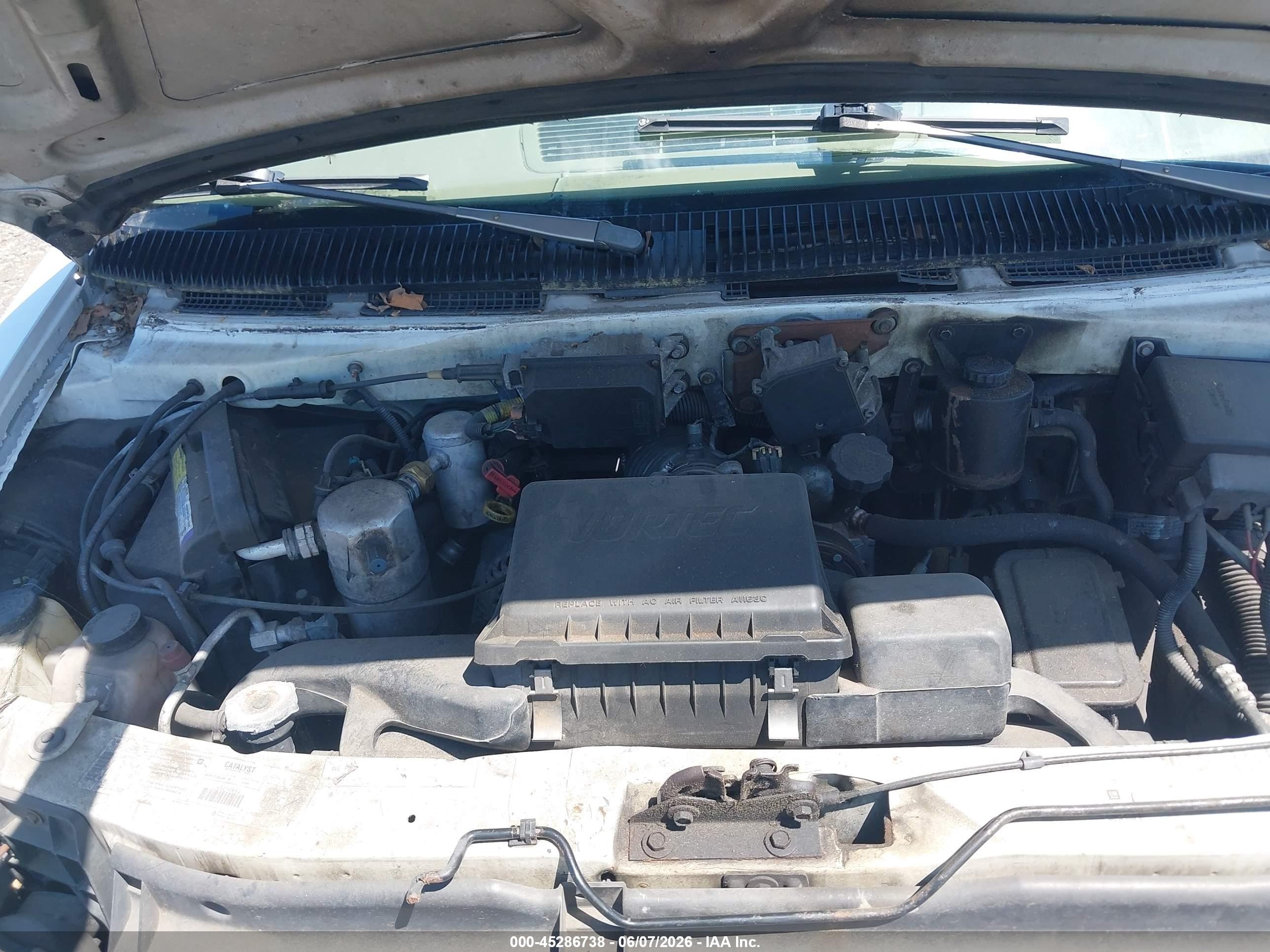 1999 Chevrolet Astro Upfitter Pkg. White vin: 1GBDM19W7XB112638