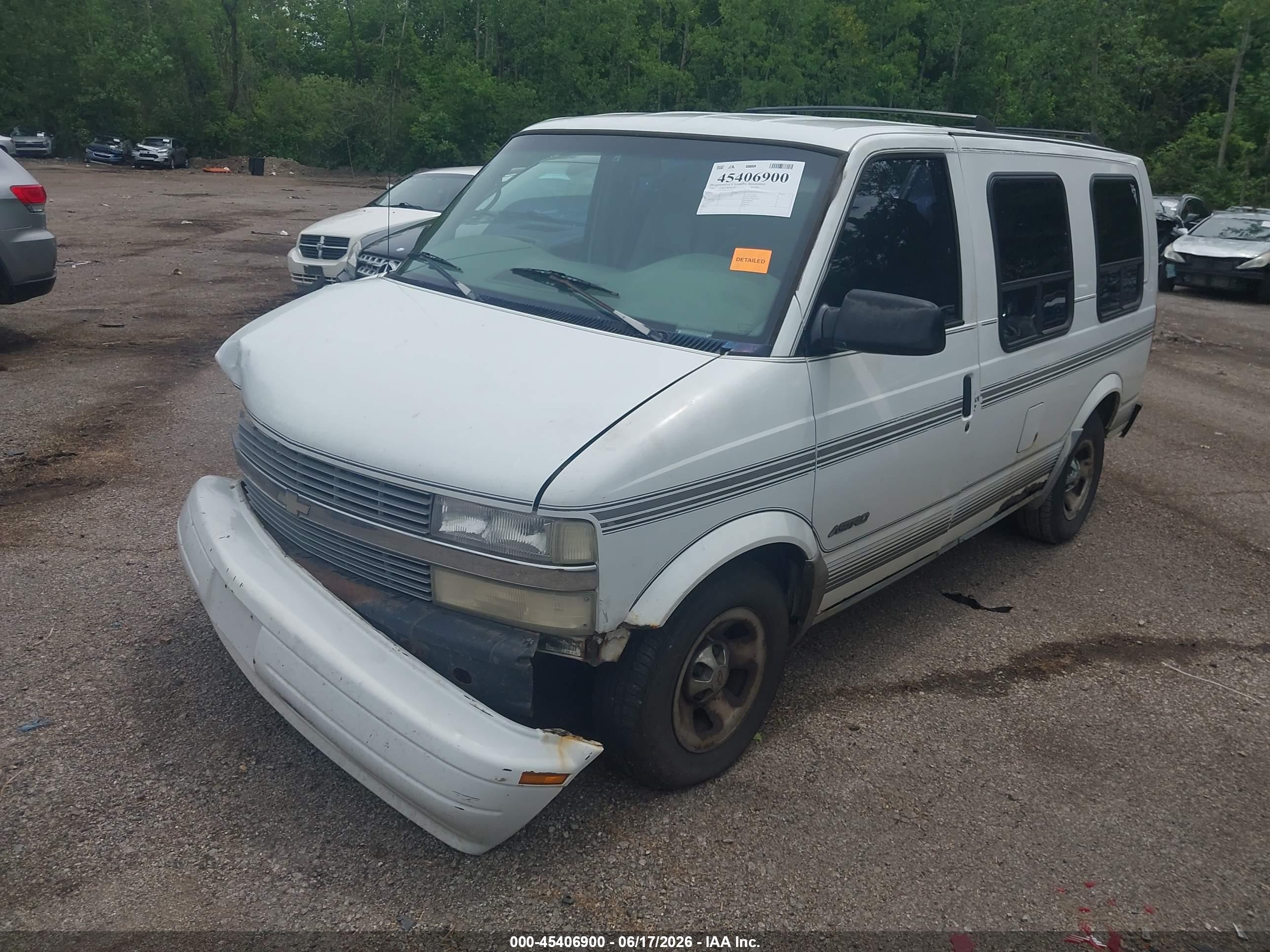 2000 Chevrolet Astro Upfitter Pkg. White vin: 1GBDM19W8YB150042