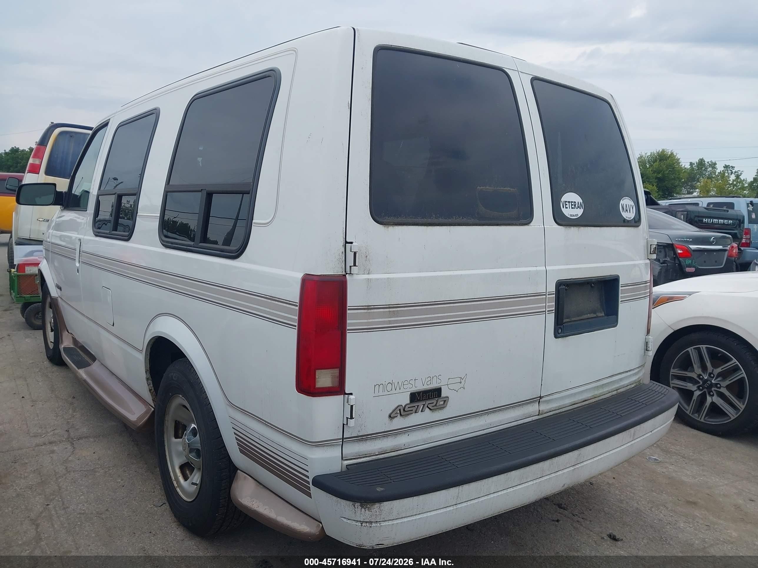 2001 Chevrolet Astro Upfitter White vin: 1GBDM19WX1B154454