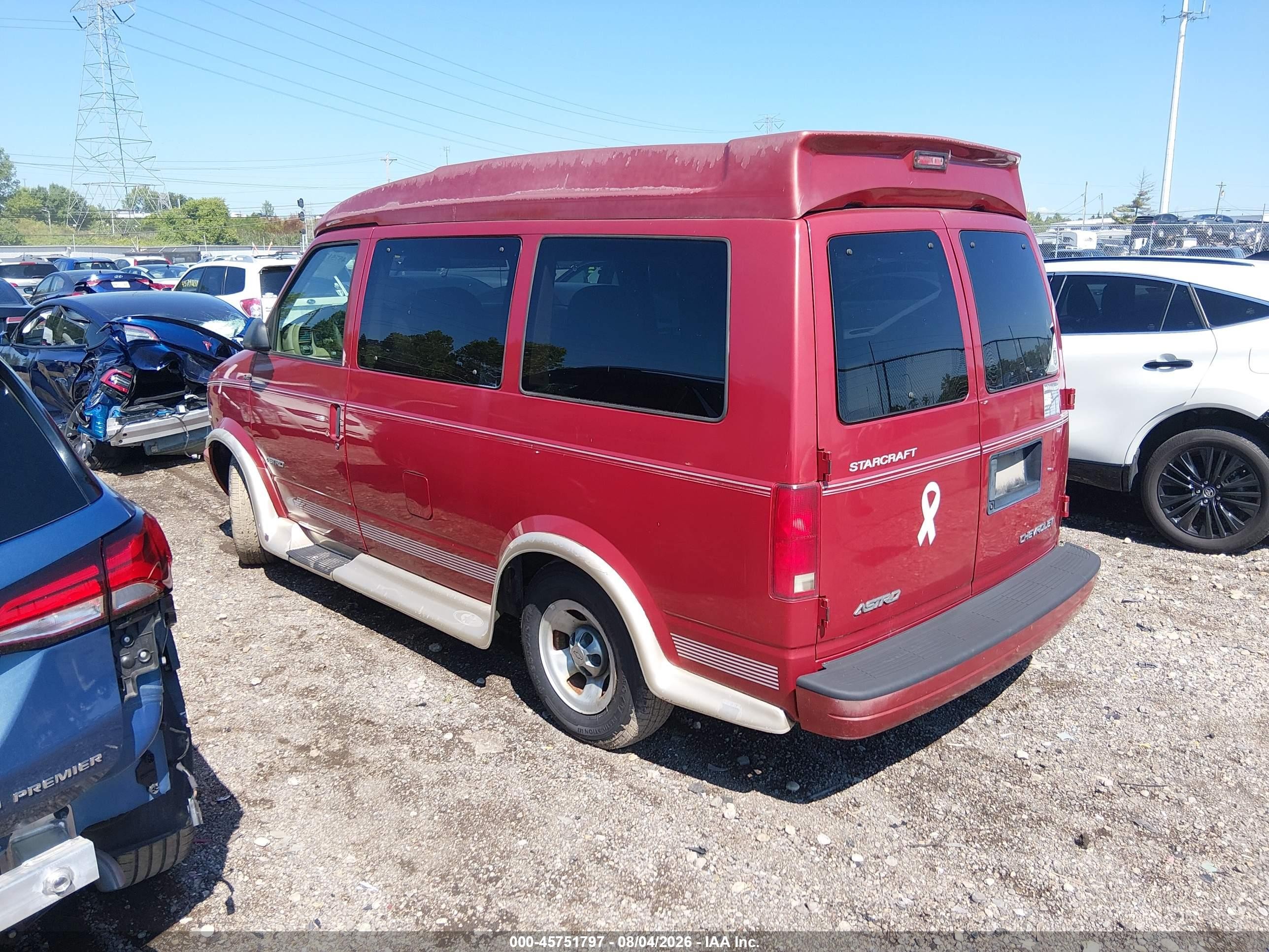 2000 Chevrolet Astro Upfitter Pkg. Red vin: 1GBDM19WXYB167604