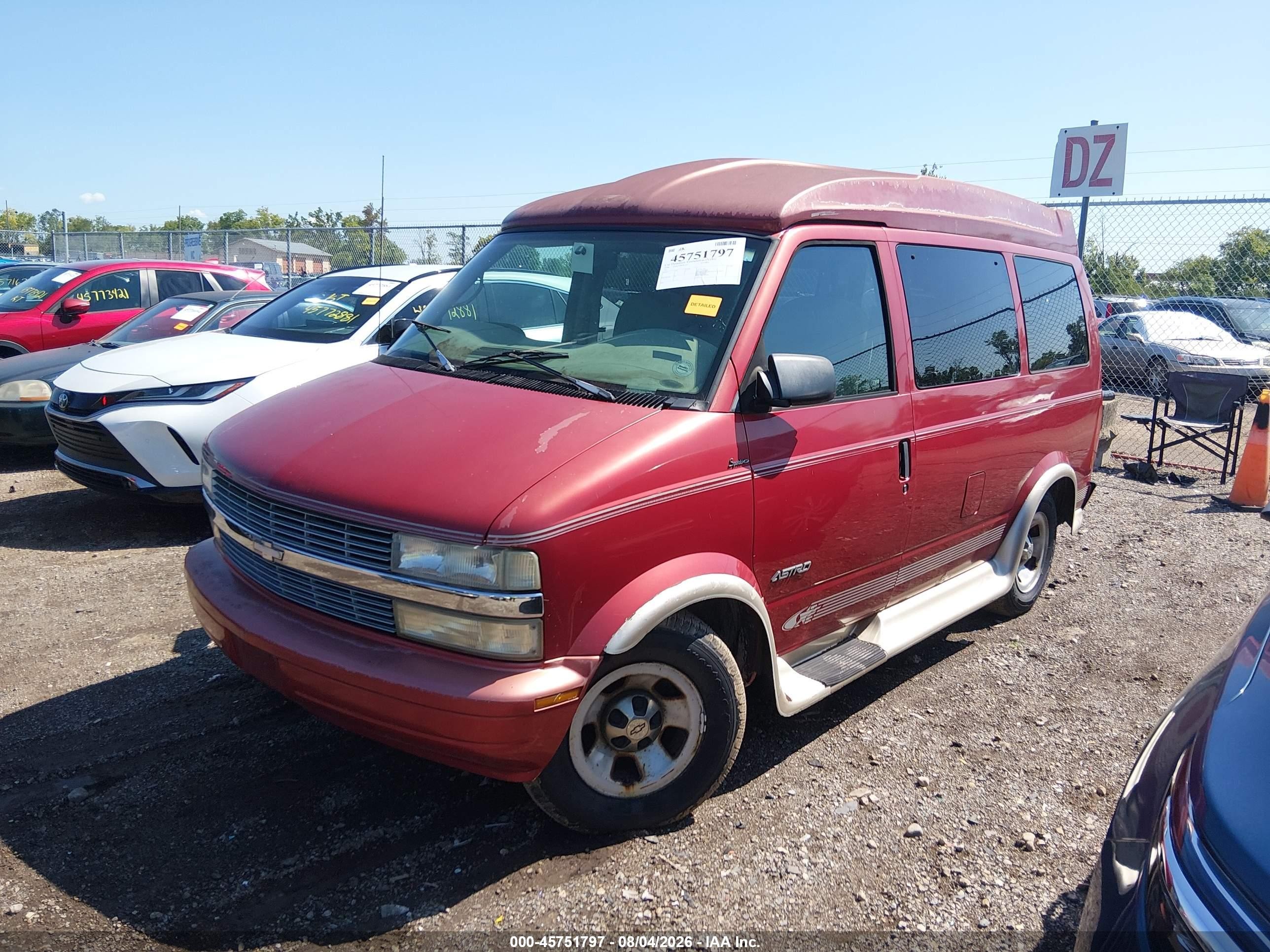 2000 Chevrolet Astro Upfitter Pkg. Red vin: 1GBDM19WXYB167604