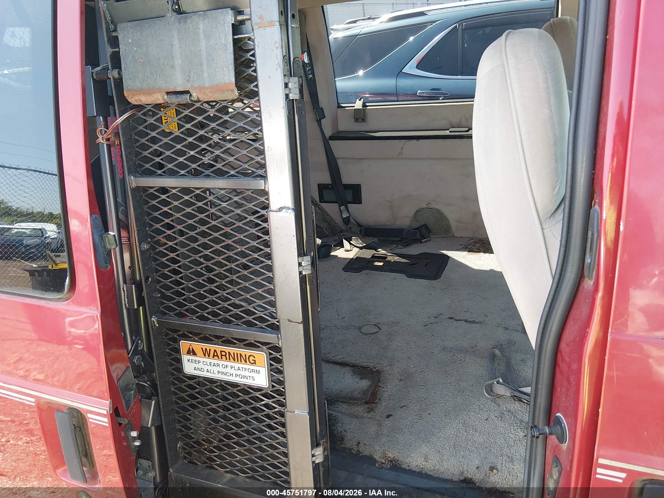 2000 Chevrolet Astro Upfitter Pkg. Red vin: 1GBDM19WXYB167604