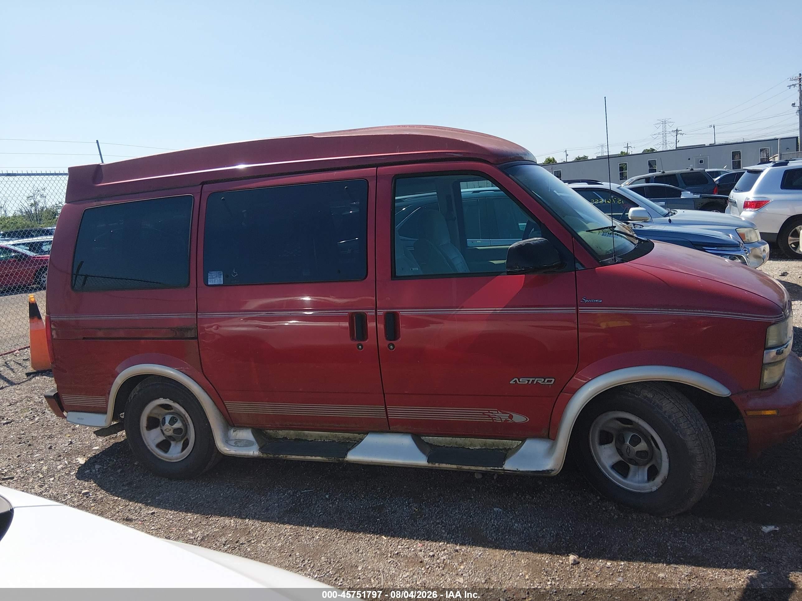 2000 Chevrolet Astro Upfitter Pkg. Red vin: 1GBDM19WXYB167604