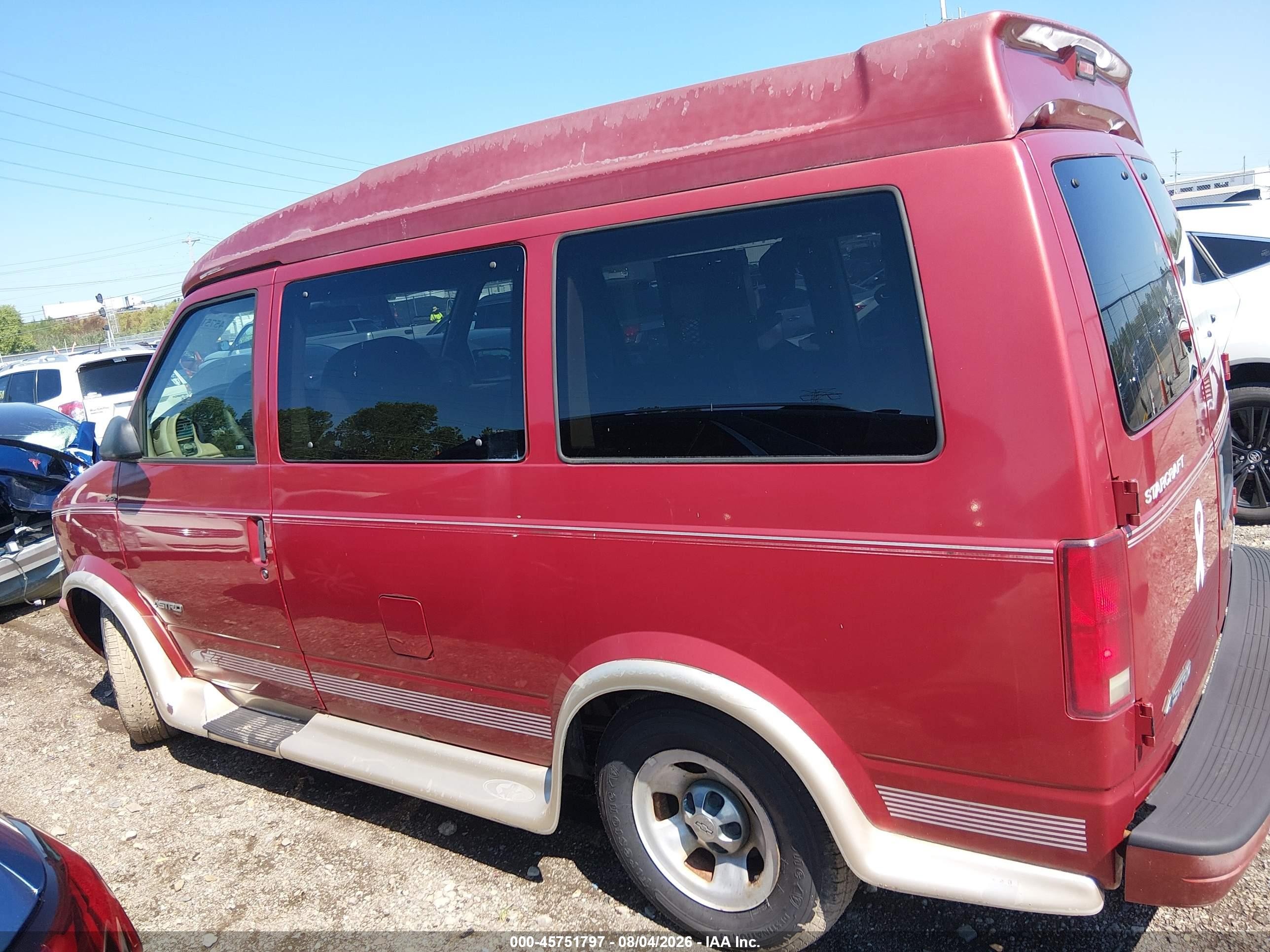 2000 Chevrolet Astro Upfitter Pkg. Red vin: 1GBDM19WXYB167604