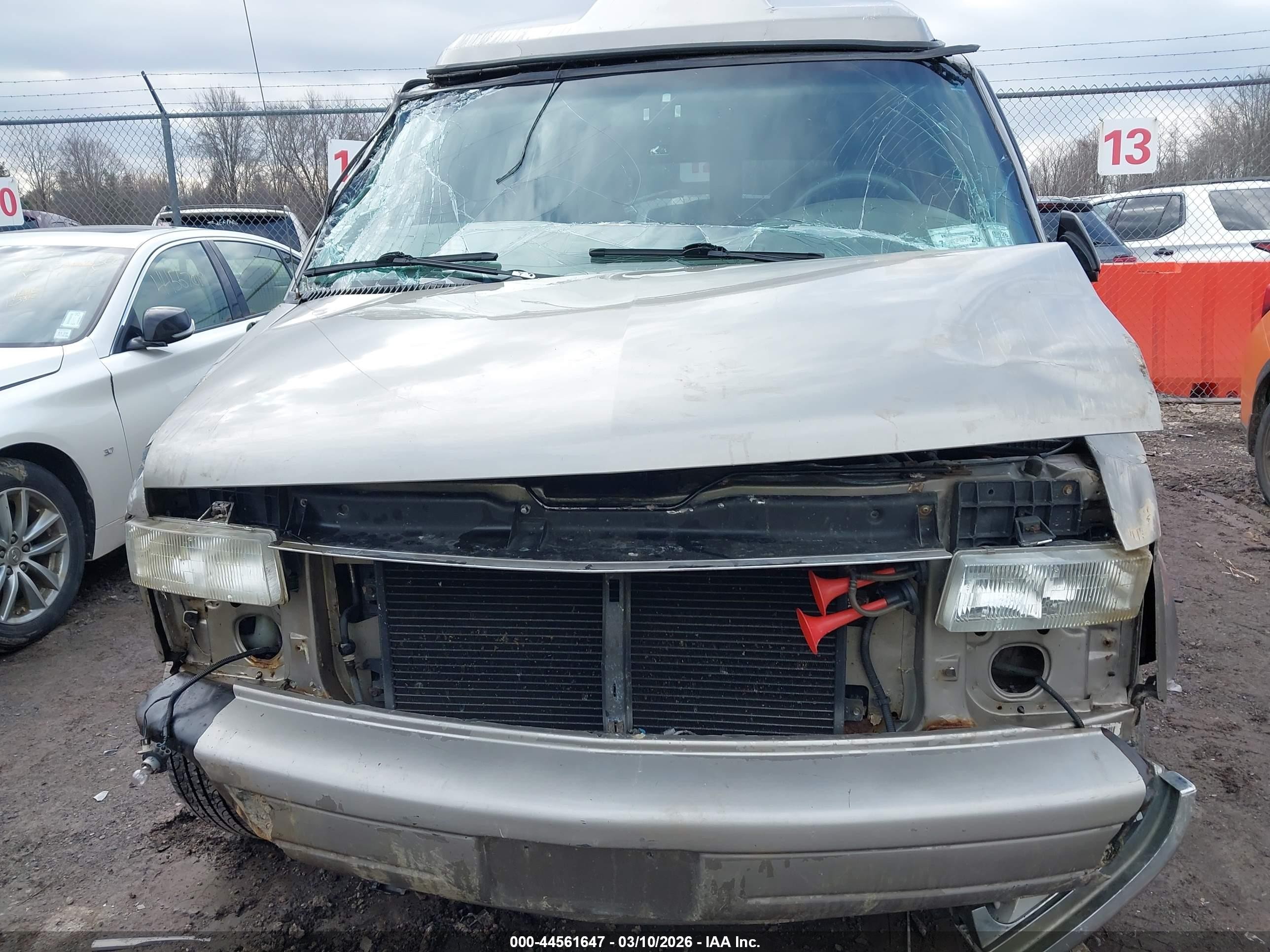 2003 Chevrolet Astro Upfitter Champagne vin: 1GBDM19X73B129426