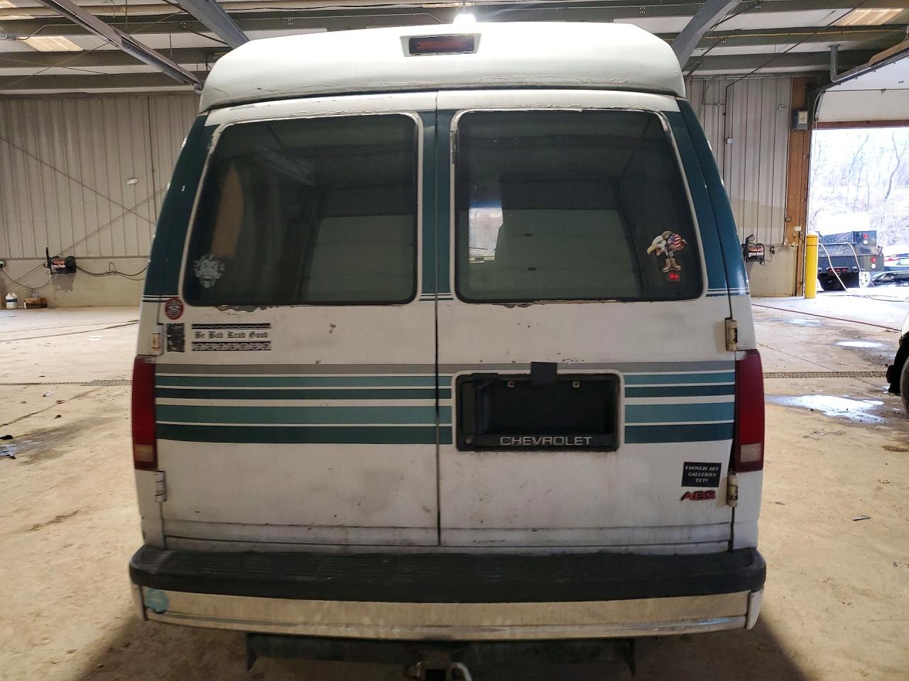 1993 Chev Astro White vin: 1GBDM19Z3PB207871