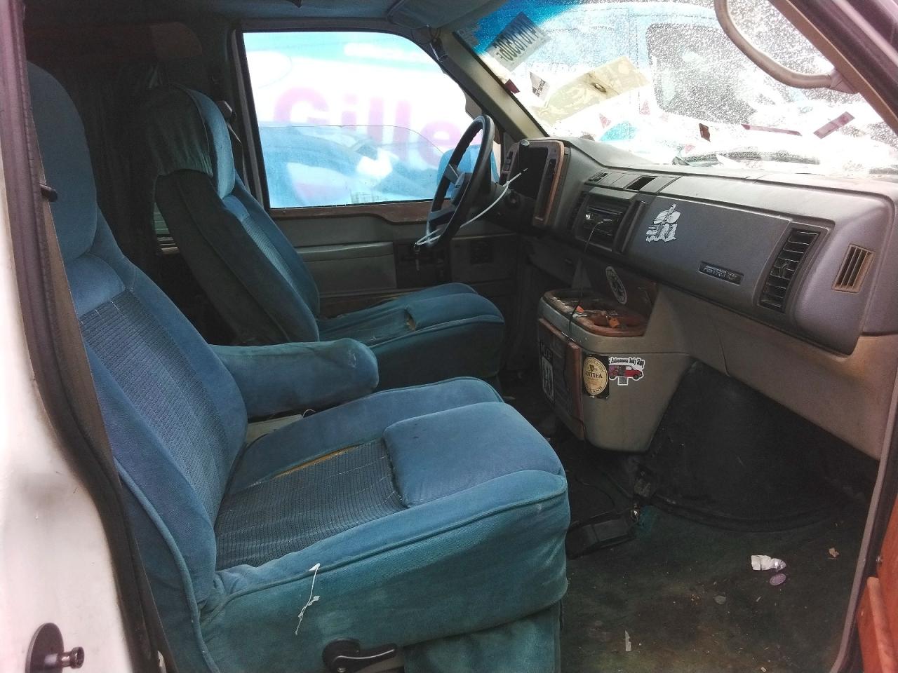1993 Chev Astro White vin: 1GBDM19Z3PB207871