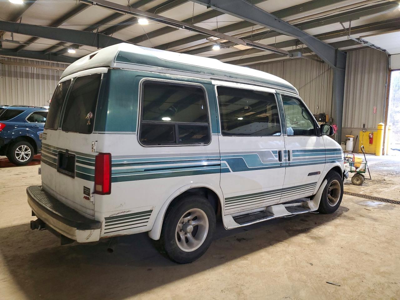 1993 Chev Astro White vin: 1GBDM19Z3PB207871
