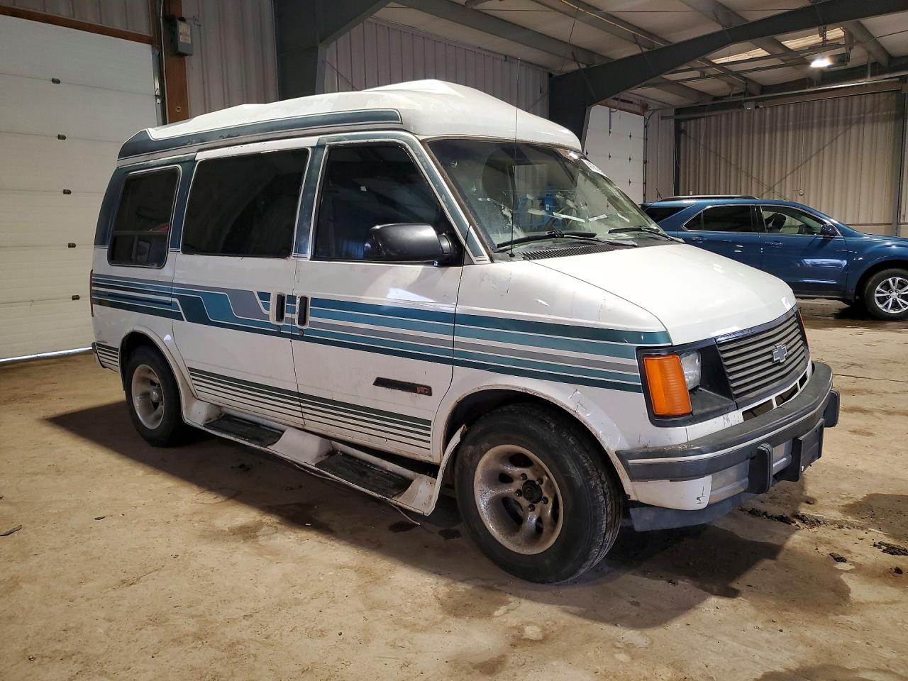 1993 Chev Astro White vin: 1GBDM19Z3PB207871