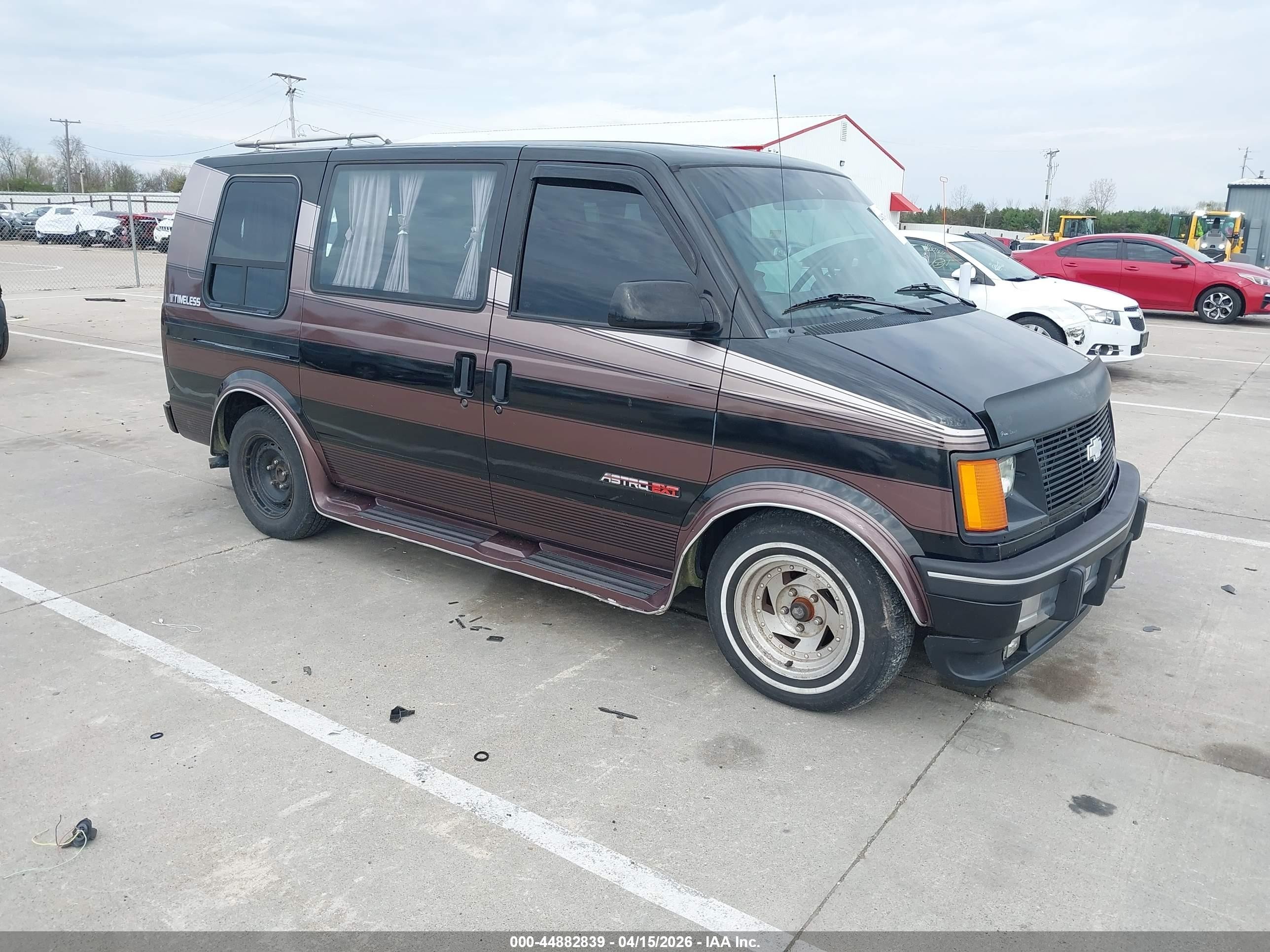 1991 Chevrolet Astro   Brown vin: 1GBDM19Z6MB159763