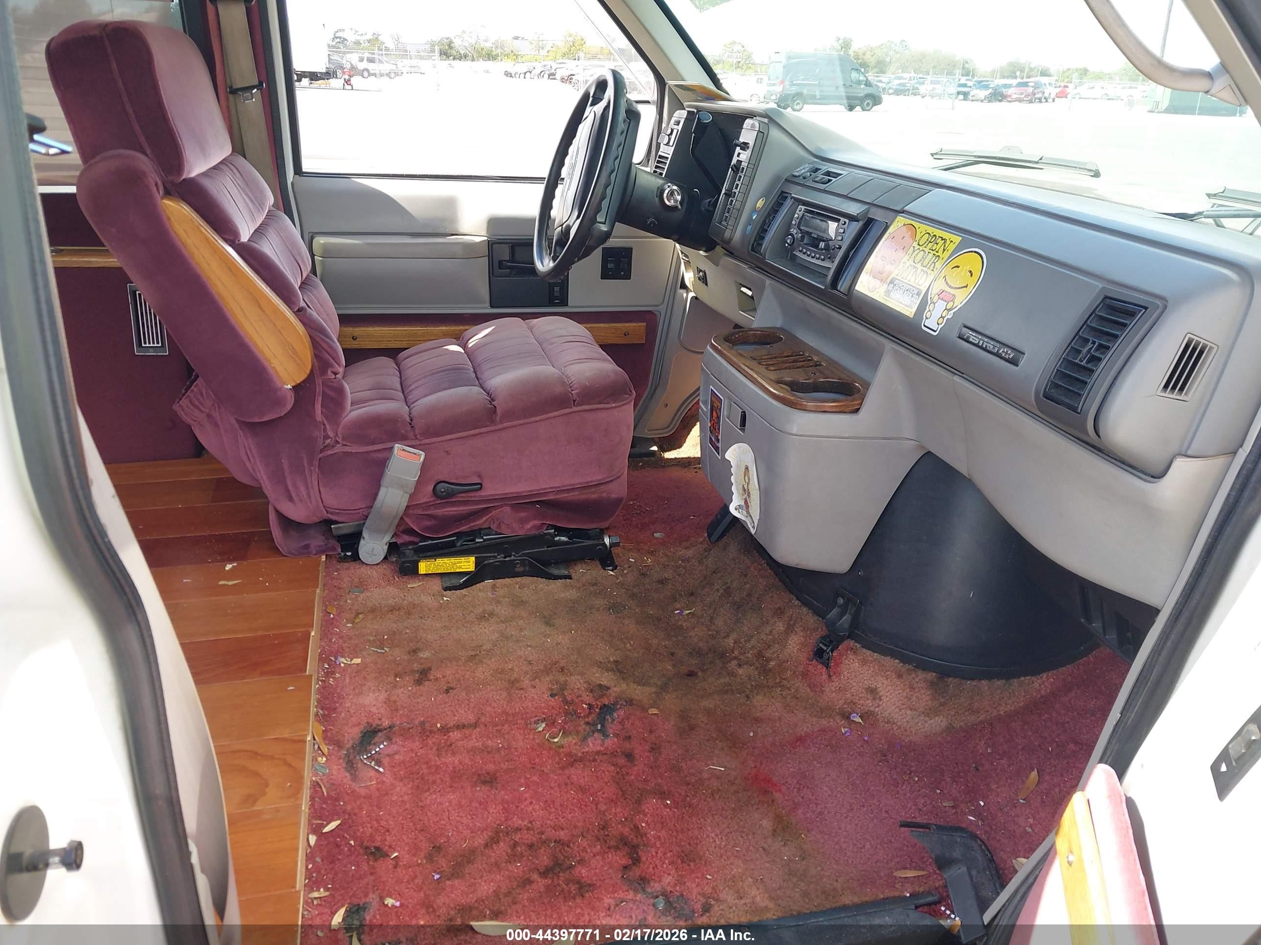 1994 Chevrolet Astro   White vin: 1GBDM19Z6RB157289