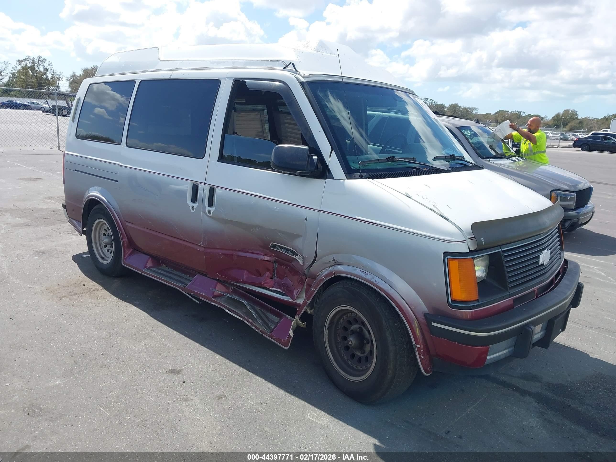 1994 Chevrolet Astro   Белый vin: 1GBDM19Z6RB157289