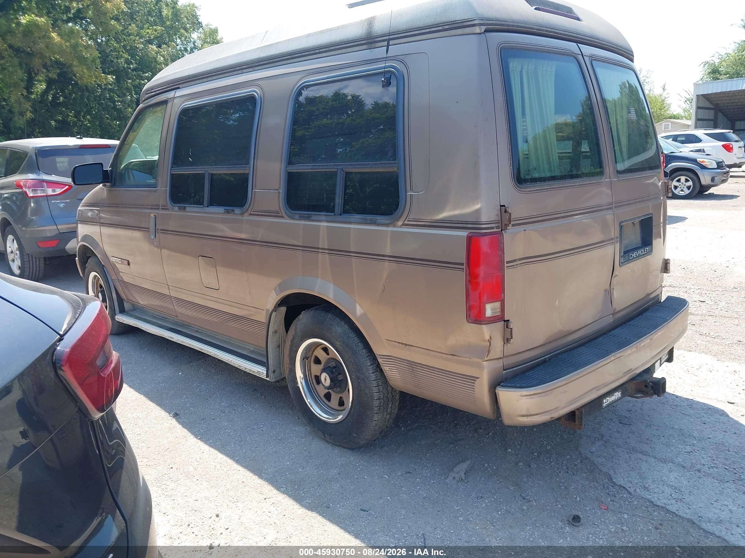 1994 Chevrolet Astro   Brown vin: 1GBDM19Z6RB225459