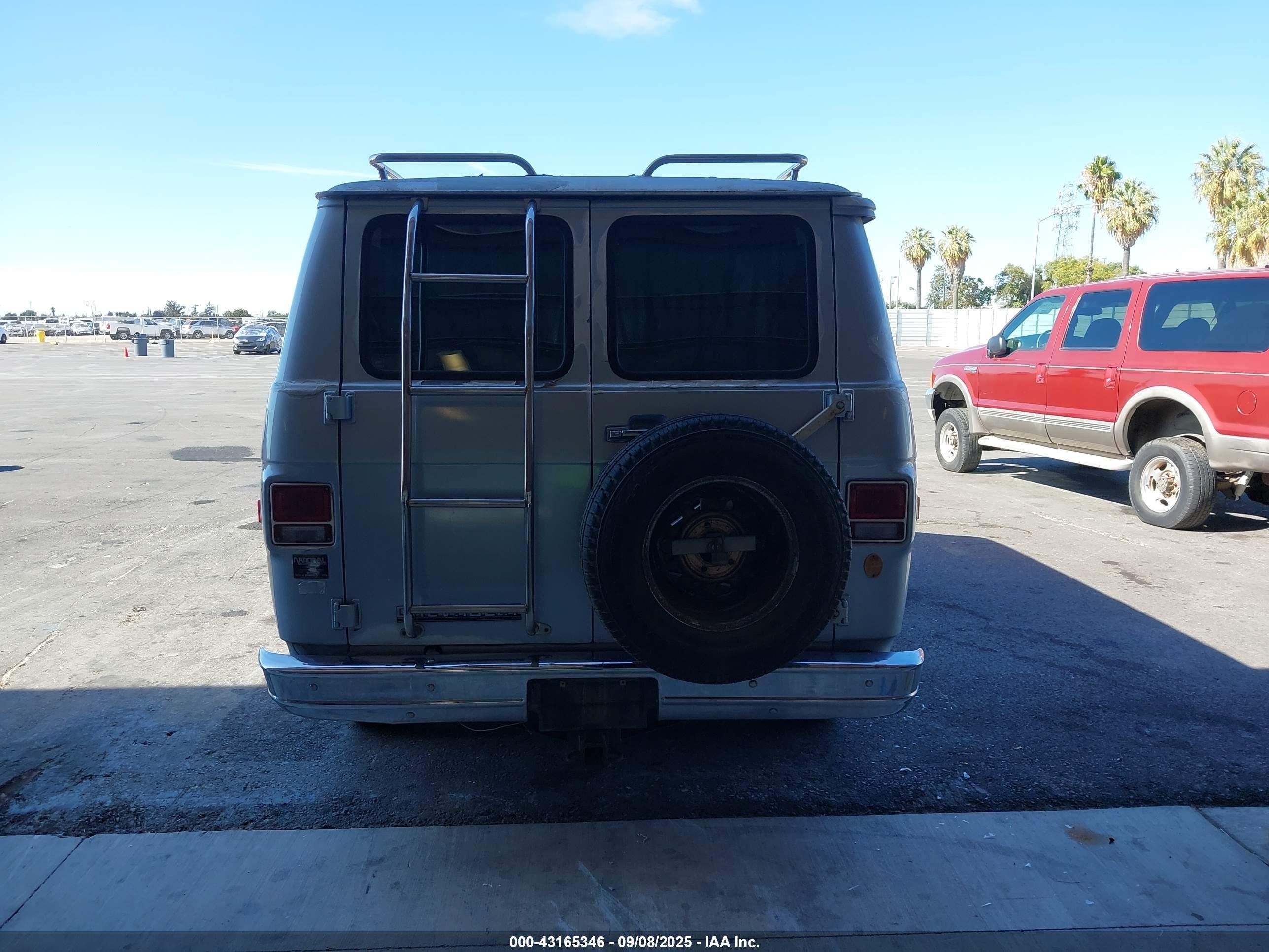 1983 Chevrolet G20   Silver vin: 1GBEG25F7D7176359