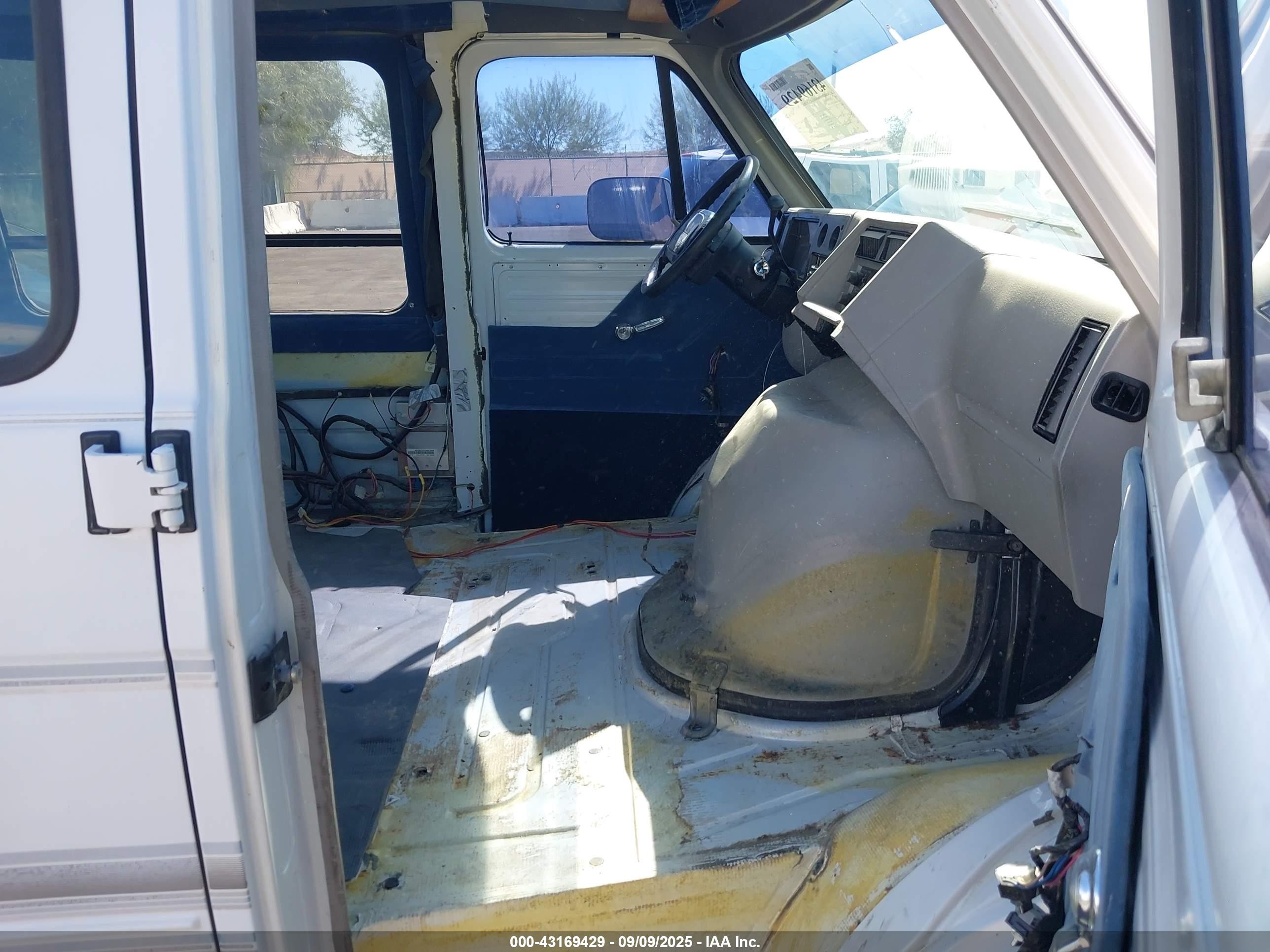1995 Chevrolet G20   Белый vin: 1GBEG25Z7SF113159