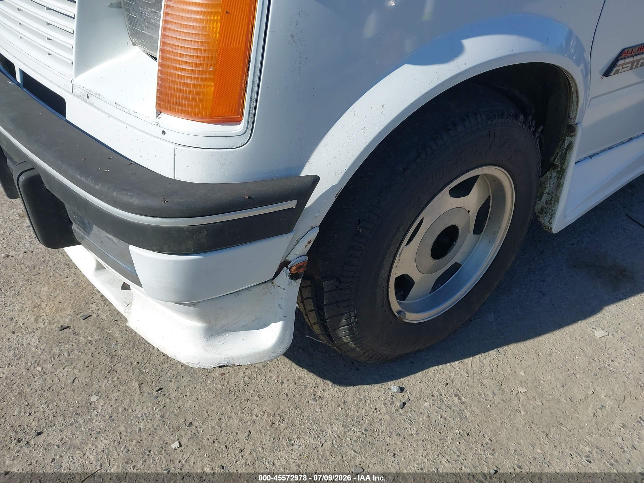 1992 Chevrolet Astro   White vin: 1GBEL19Z6NB126030