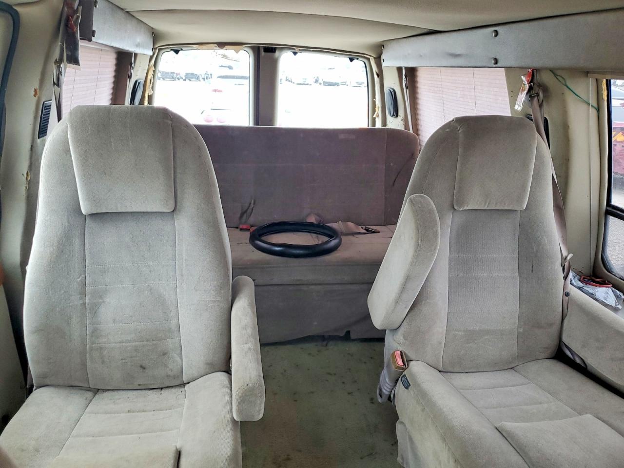 2001 Chevrolet Express G1500 Коричневый vin: 1GBFG15M111179236
