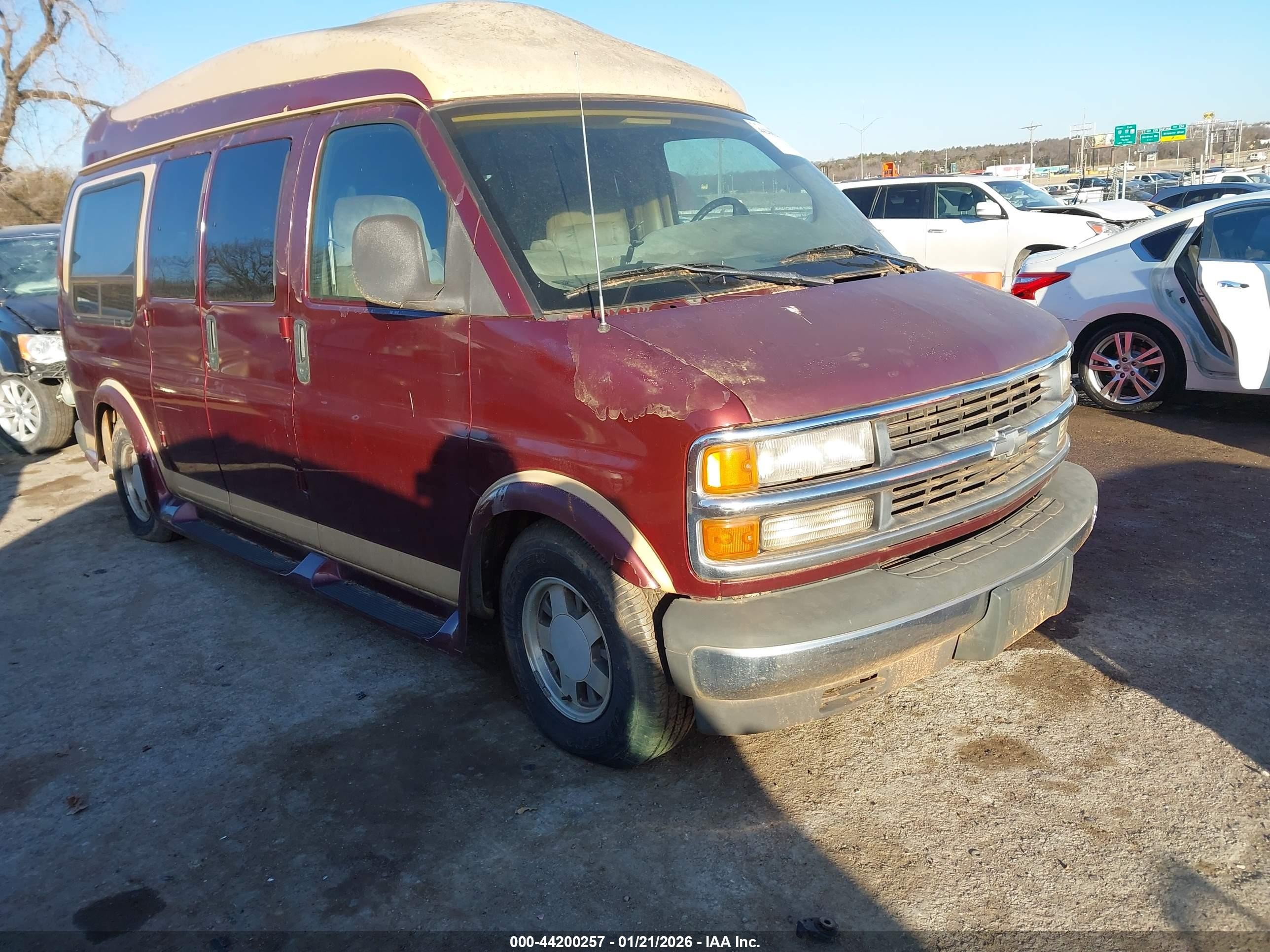 1997 Chevrolet Chevy Van Yf7 Upfitter Pkg. Темно-бордовый vin: 1GBFG15R0V1069117