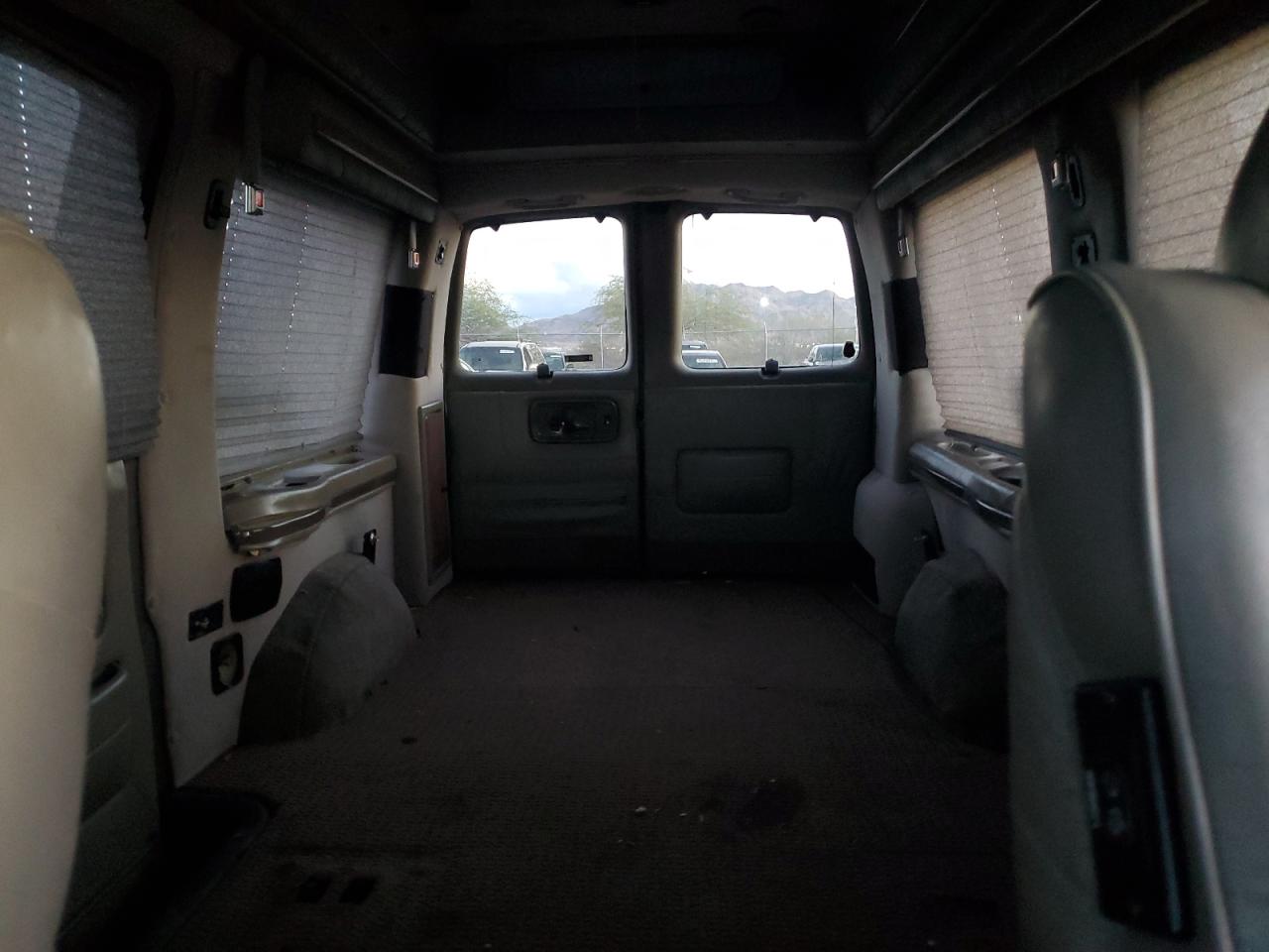 2002 Chevrolet Express G1500 Золотой vin: 1GBFG15R321185021