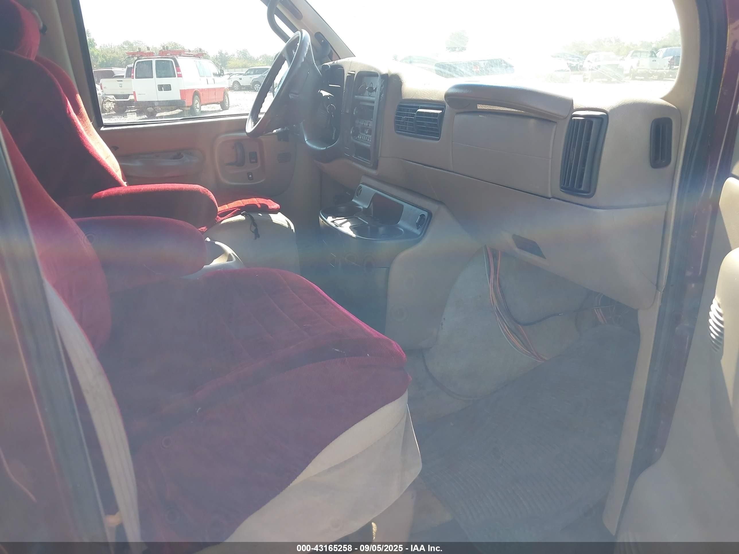 2002 Chevrolet Express   Коричневый vin: 1GBFG15R921113773