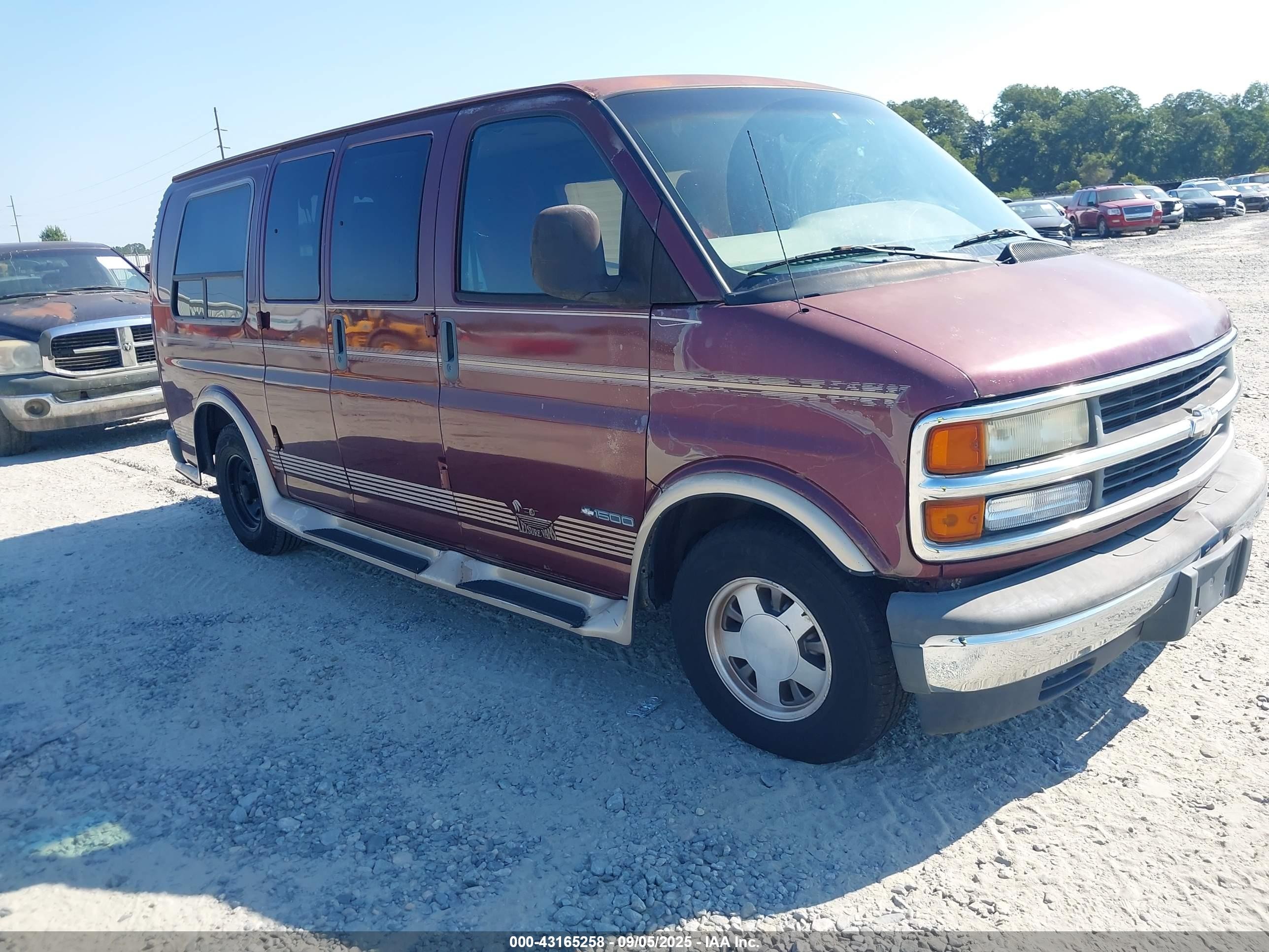 2002 Chevrolet Express   Коричневый vin: 1GBFG15R921113773