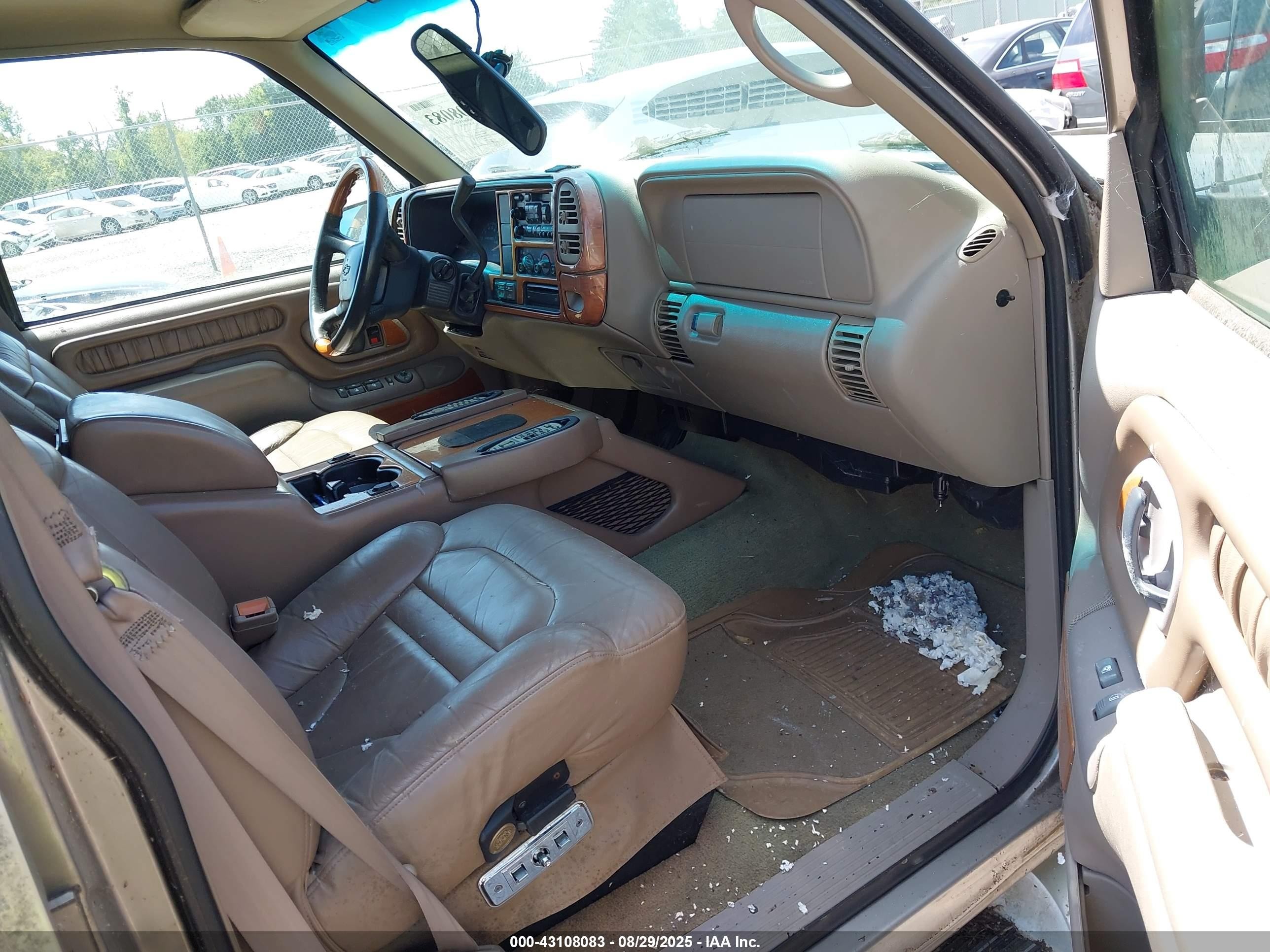 1999 Chevrolet Suburban 1500   Серебряный vin: 1GBFK16R5XJ559682