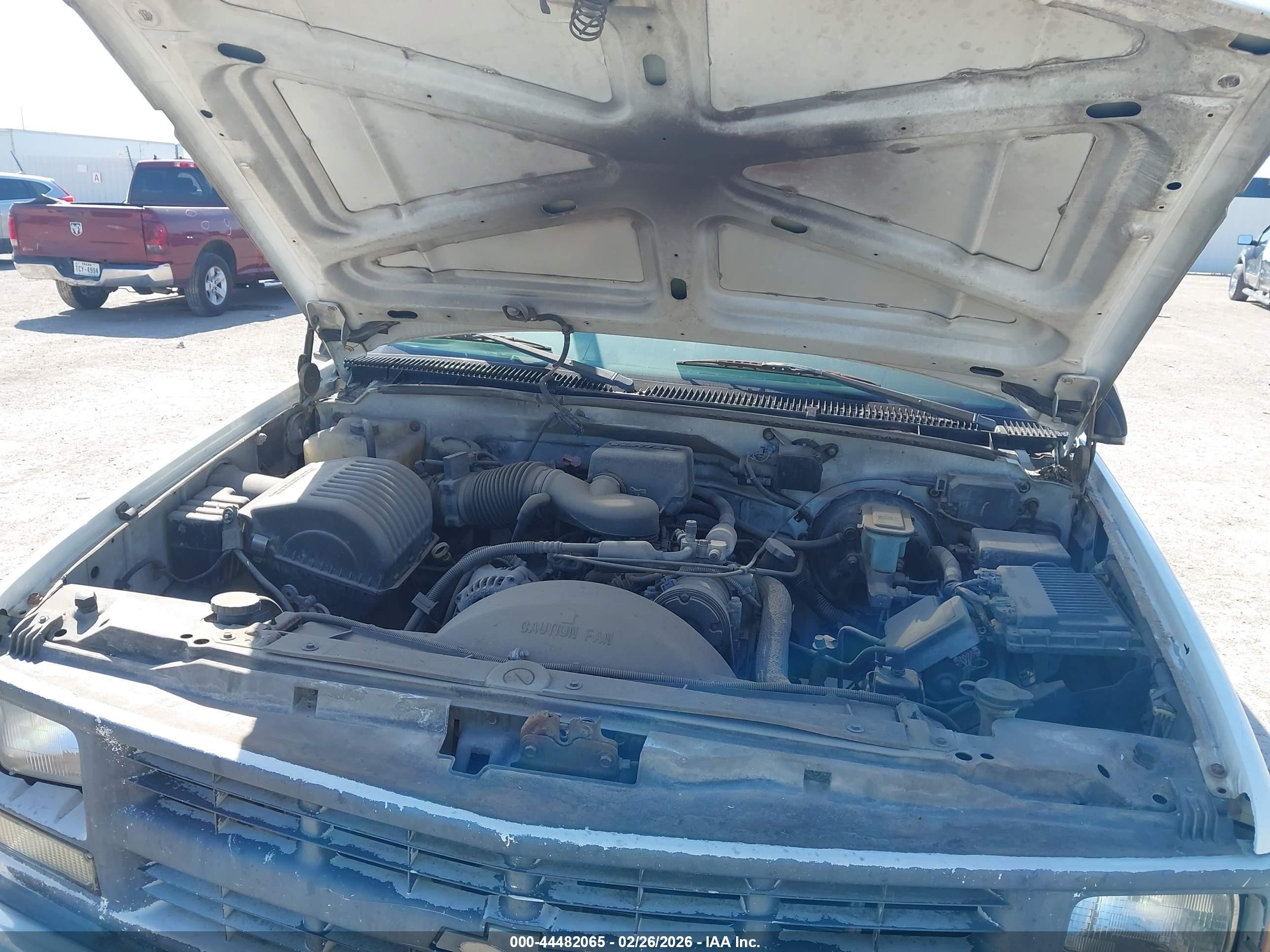 2000 Chevrolet C2500 Chassis   White vin: 1GBGC24R4YF471530