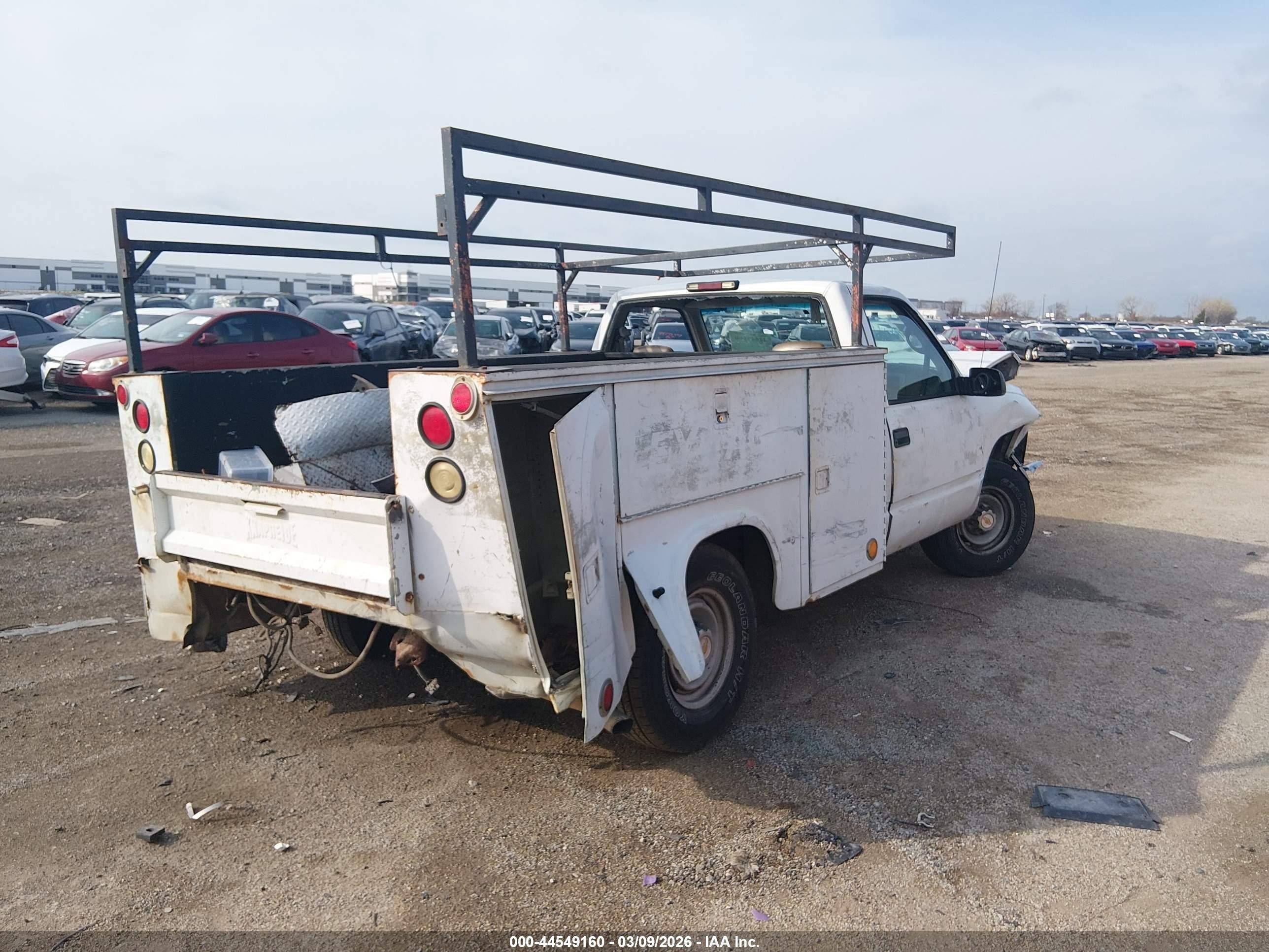2000 Chevrolet C2500 Chassis White vin: 1GBGC24R4YR228069