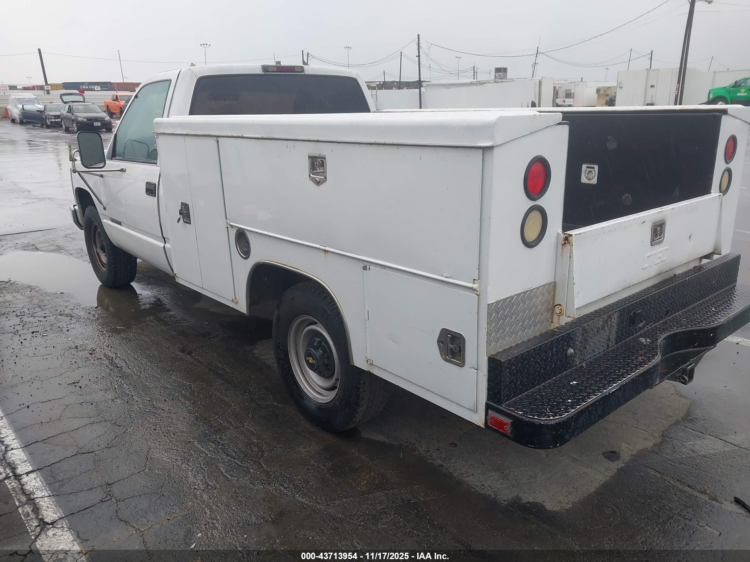 2000 Chevrolet C2500 Chassis   Белый vin: 1GBGC24R6YF494131
