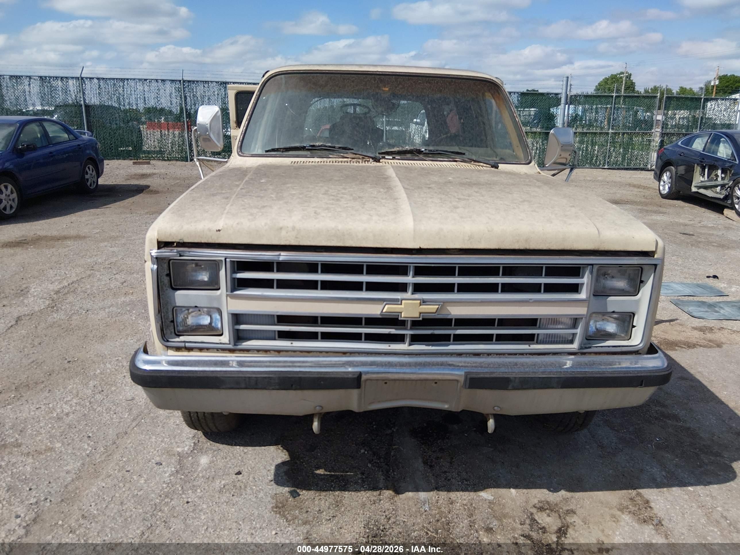1985 Chevrolet Suburban C2 Cream vin: 1GBGC26M8FF162437