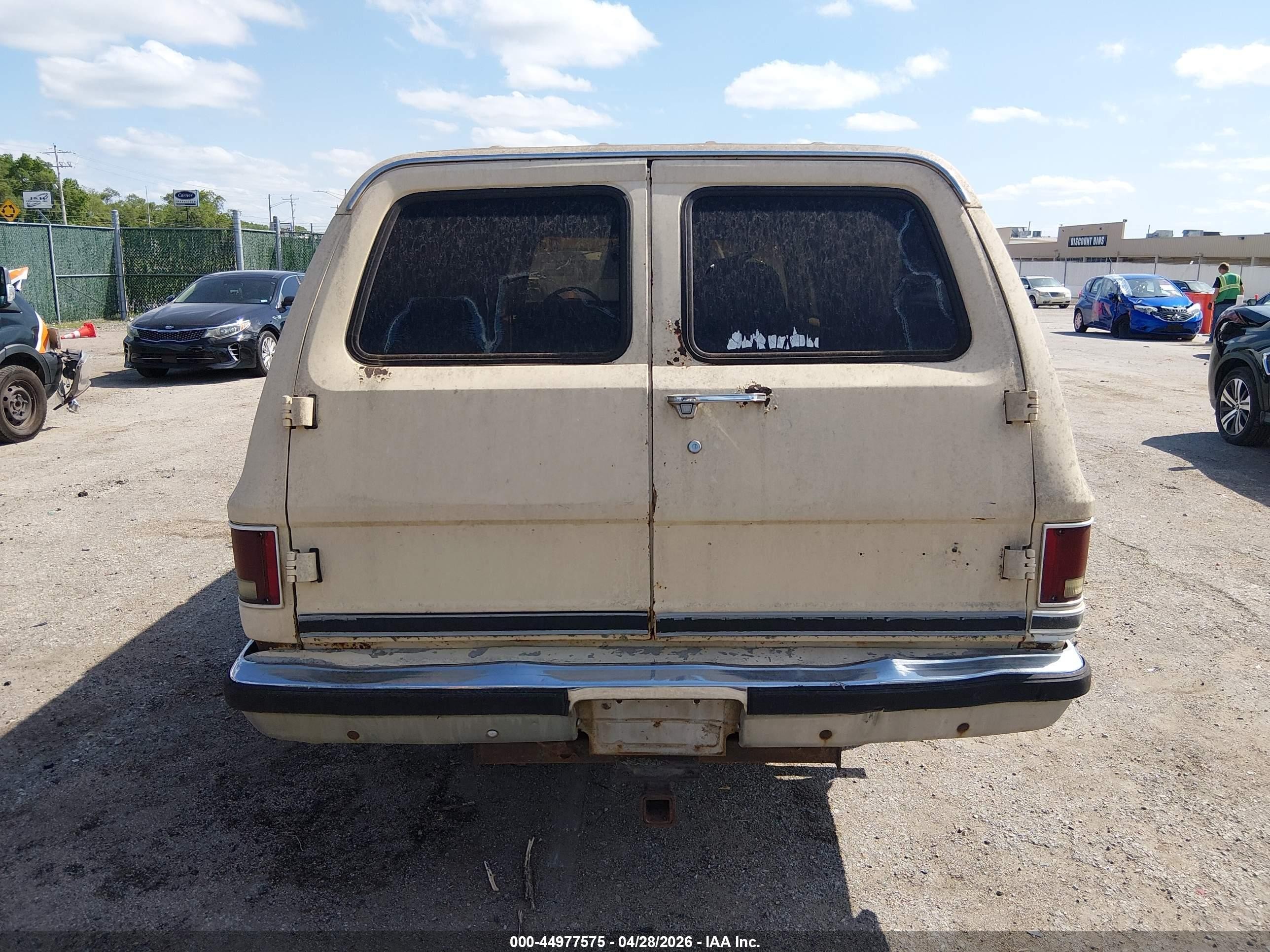 1985 Chevrolet Suburban C2 Cream vin: 1GBGC26M8FF162437