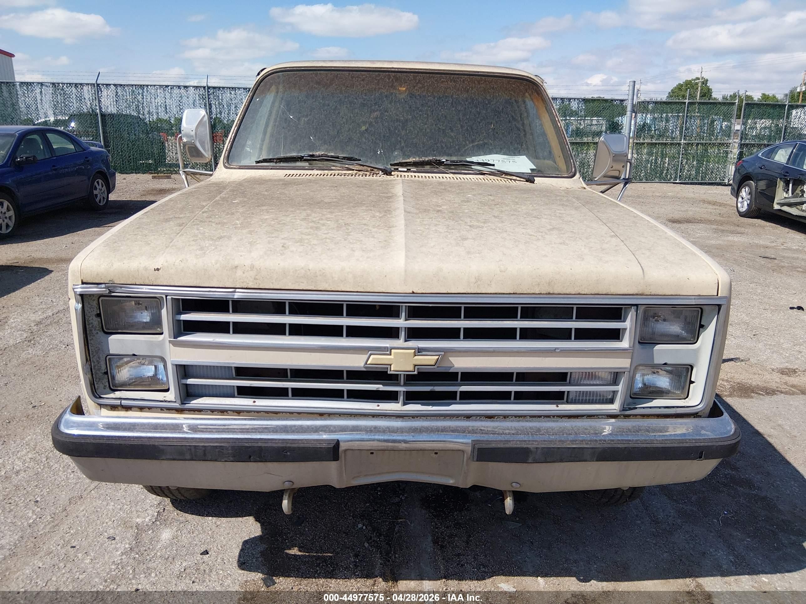1985 Chevrolet Suburban C2 Cream vin: 1GBGC26M8FF162437