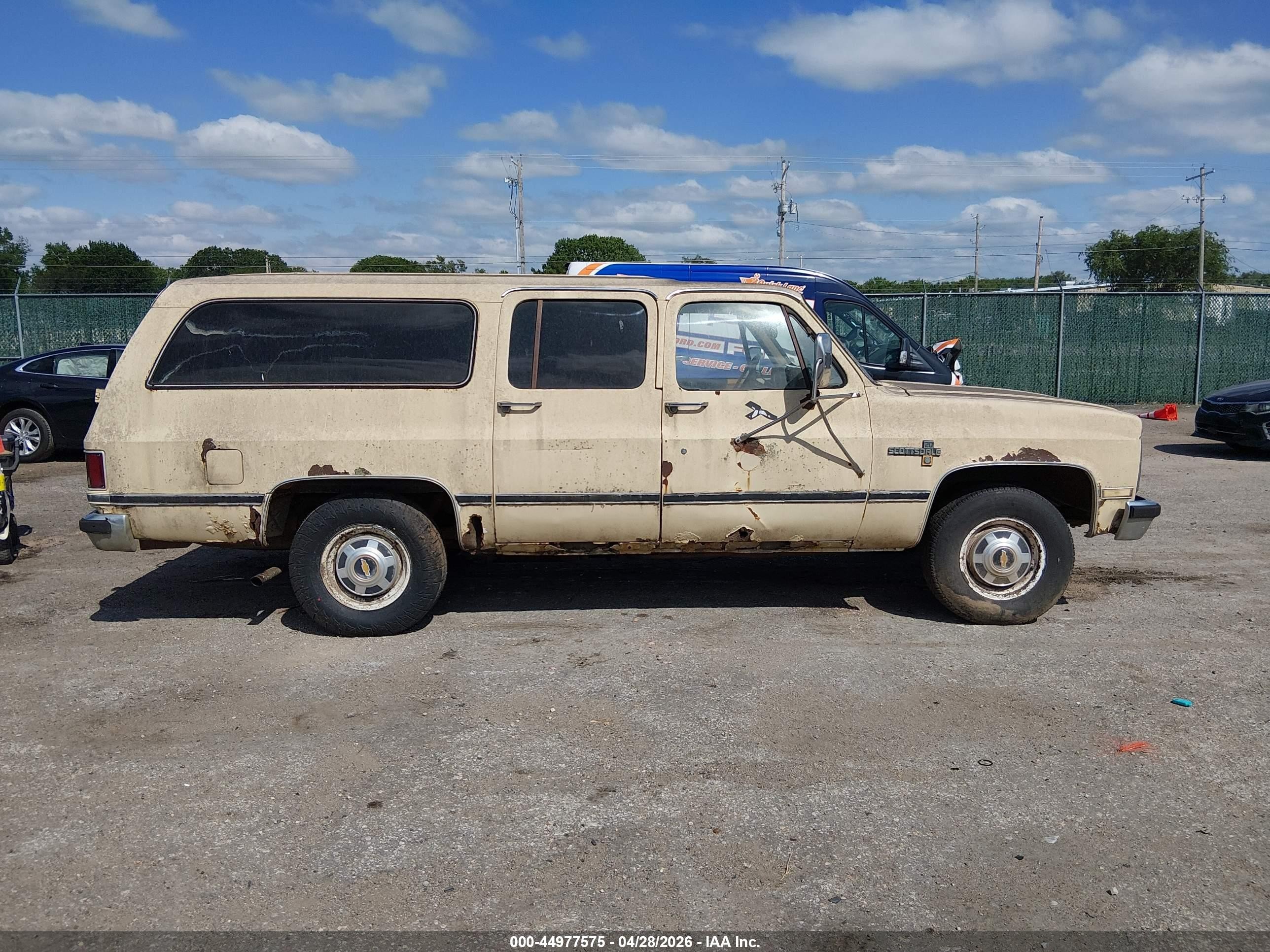1985 Chevrolet Suburban C2 Cream vin: 1GBGC26M8FF162437