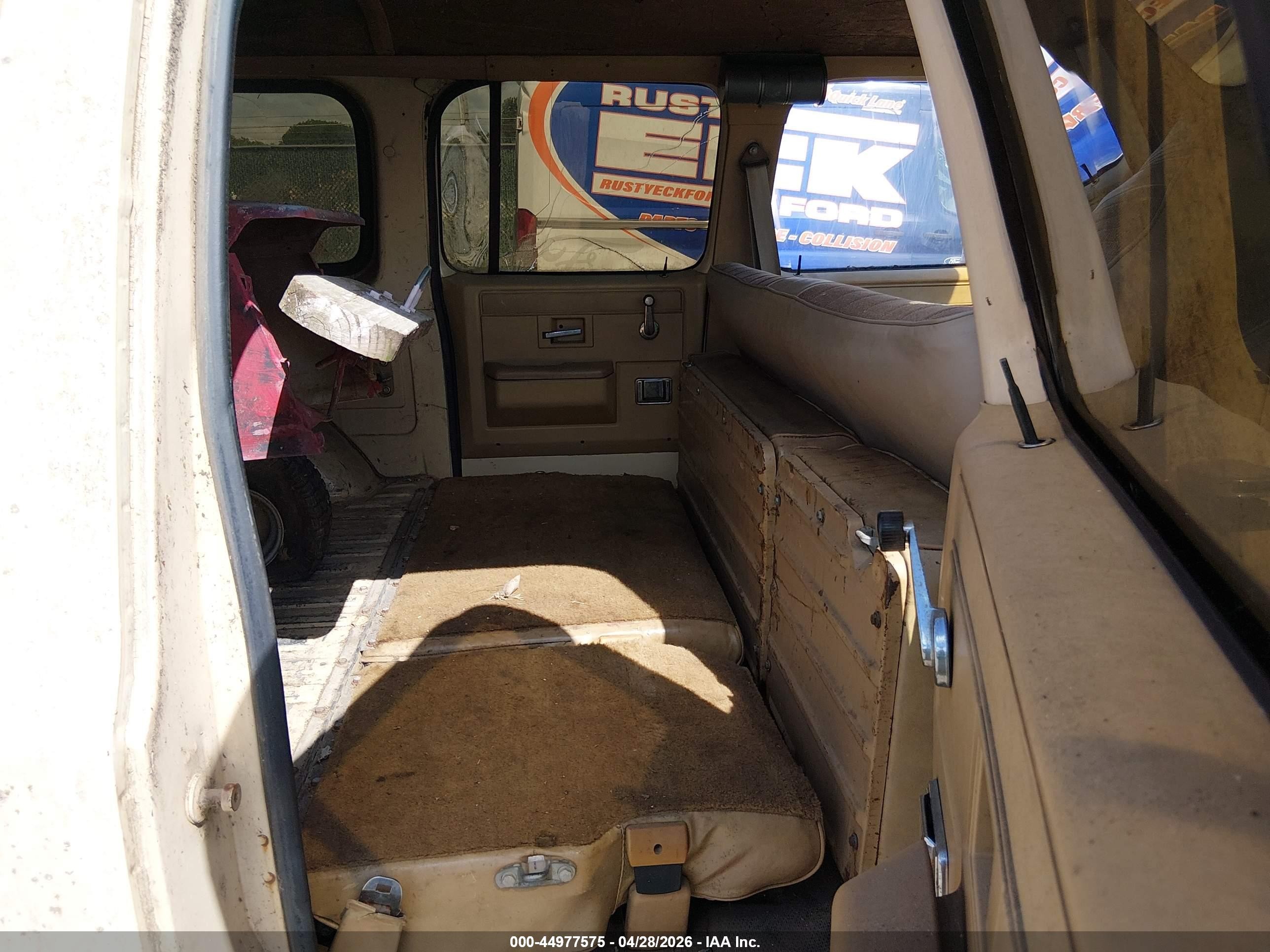 1985 Chevrolet Suburban C2 Cream vin: 1GBGC26M8FF162437