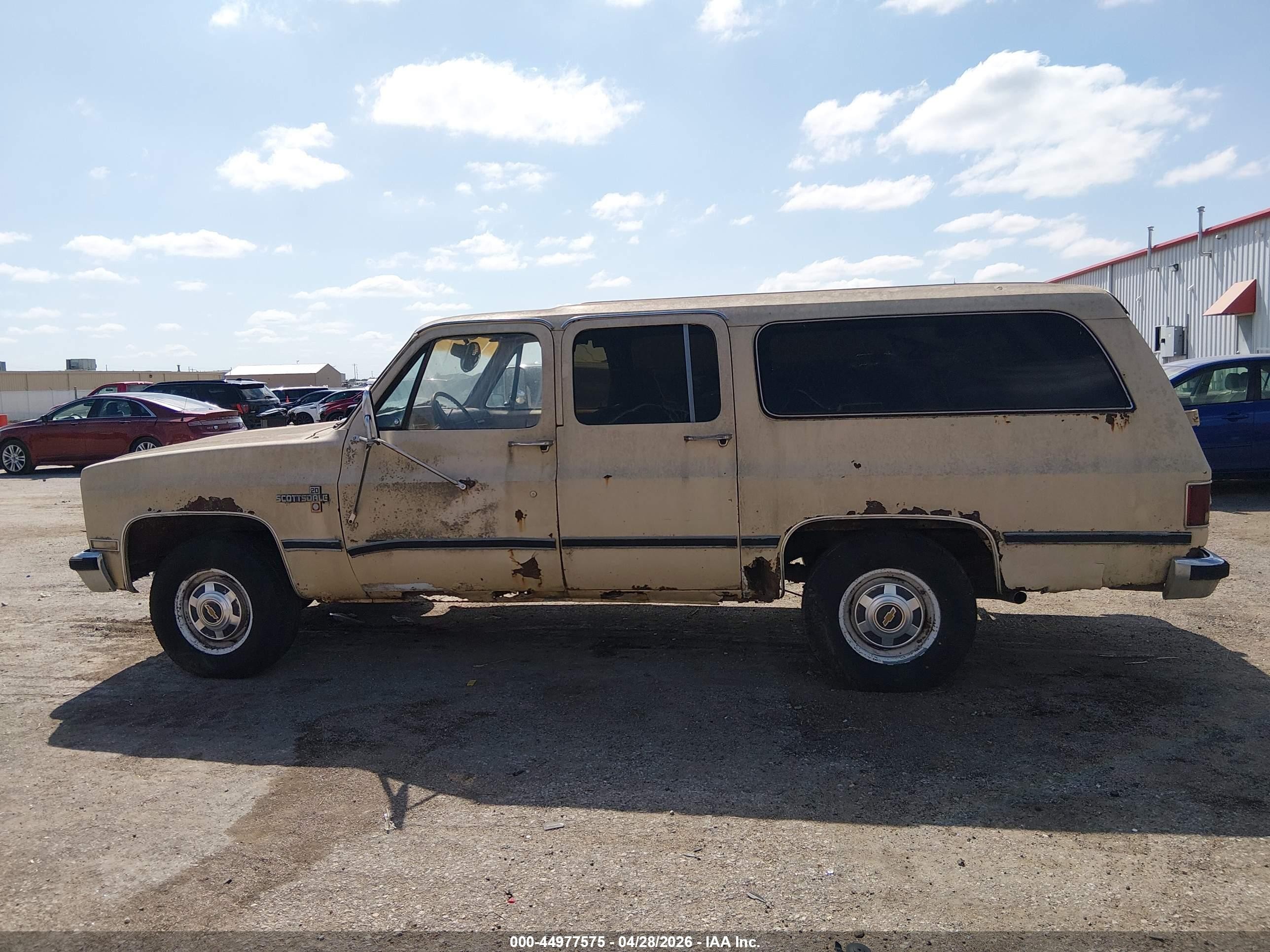 1985 Chevrolet Suburban C2 Cream vin: 1GBGC26M8FF162437