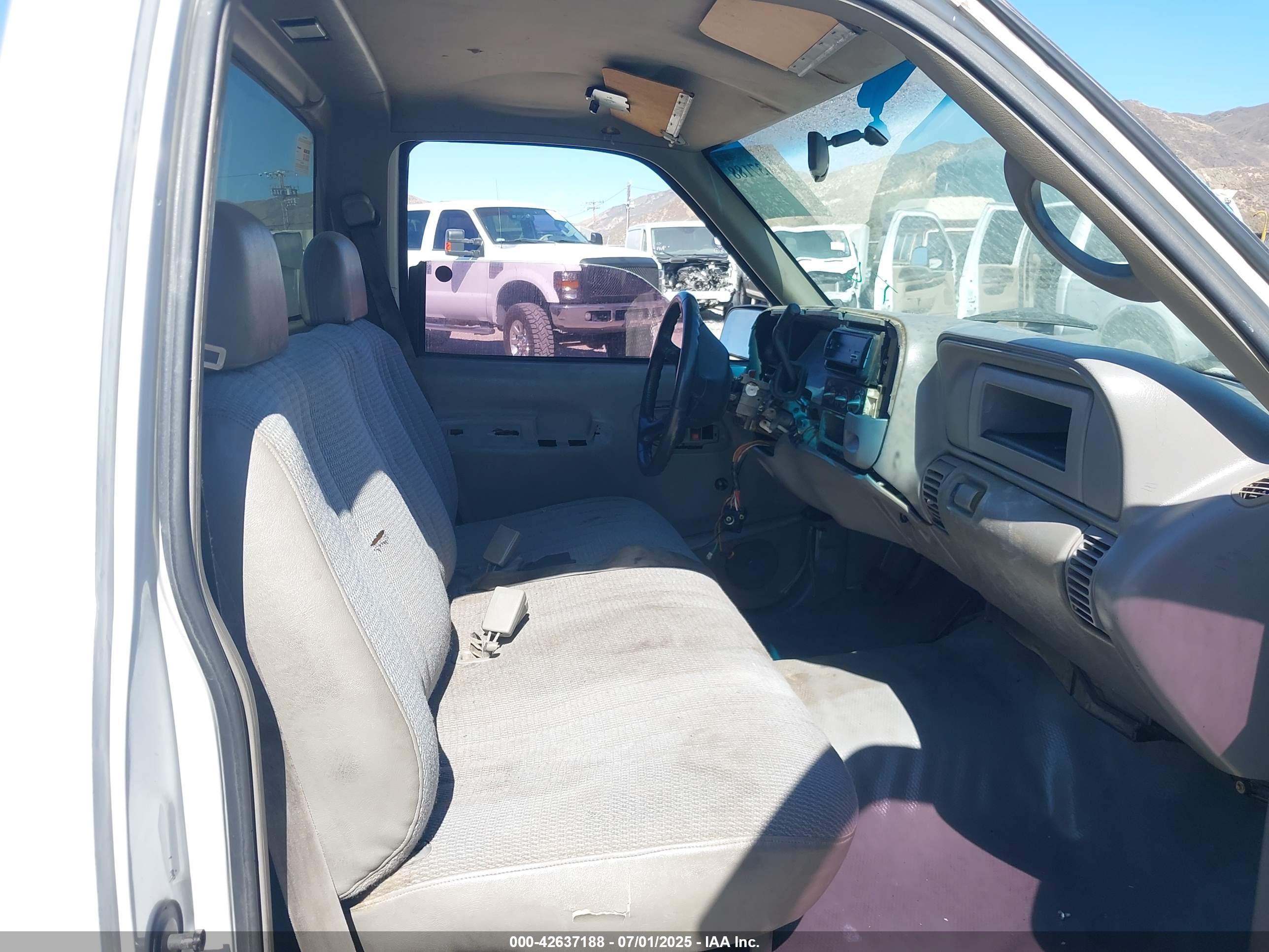 1999 Chevrolet C3500 Chassis   White vin: 1GBGC34R7XR708711