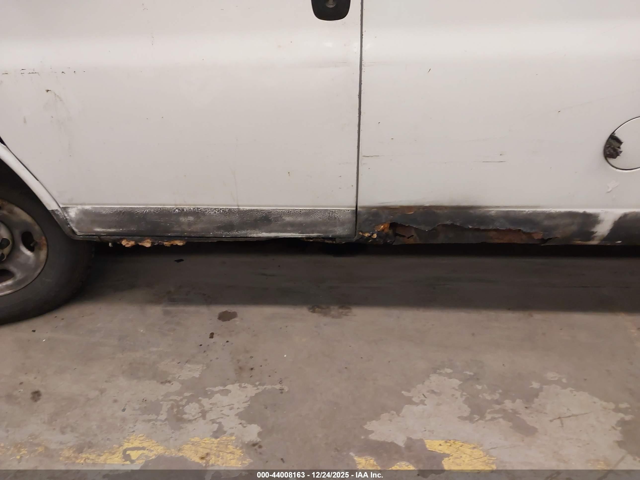 2007 Chevrolet Express Work Van Белый vin: 1GBGG25V371176687