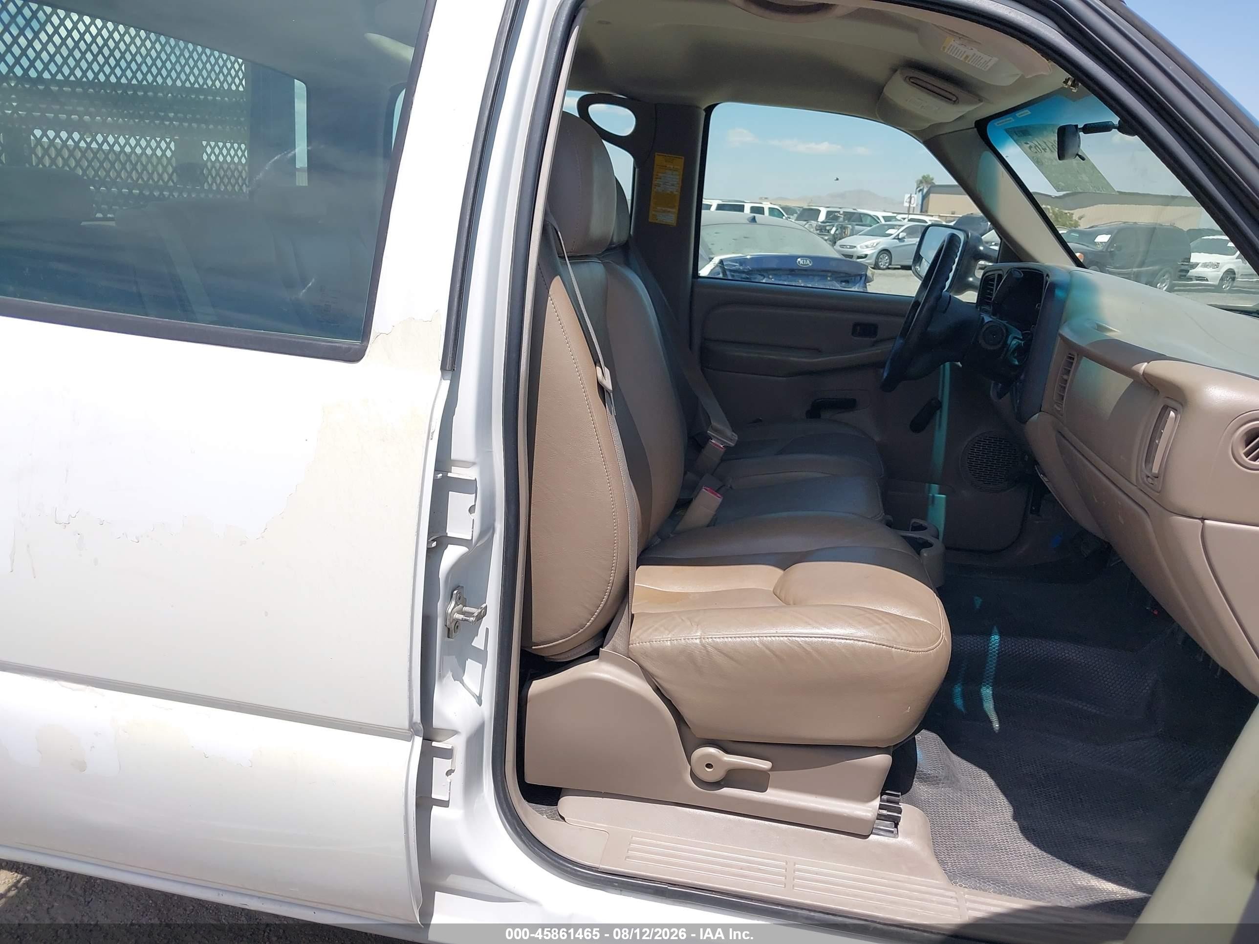 2005 Chevrolet Silverado 2500hd Work Truck White vin: 1GBHC23U75F953074