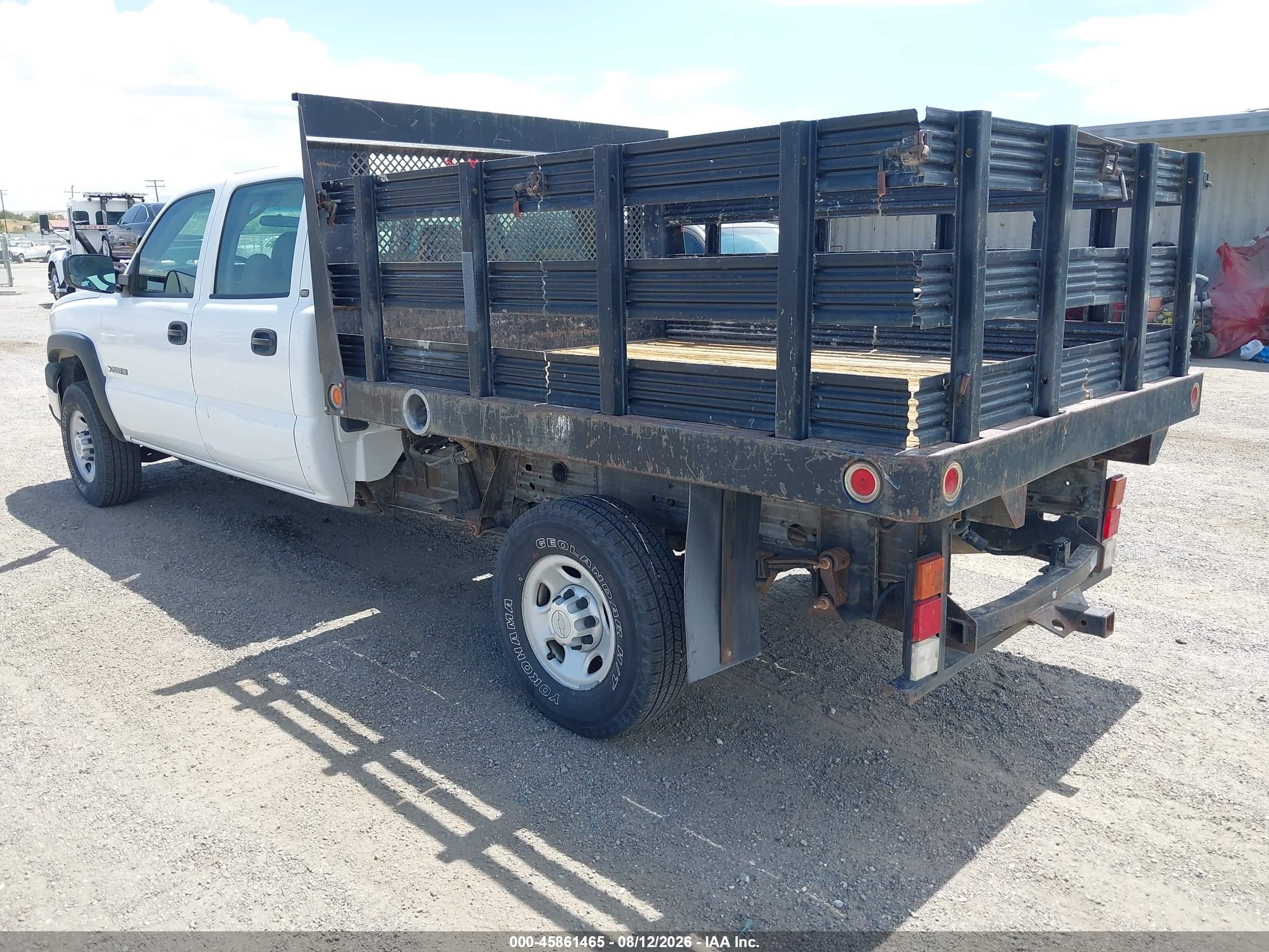 2005 Chevrolet Silverado 2500hd Work Truck White vin: 1GBHC23U75F953074