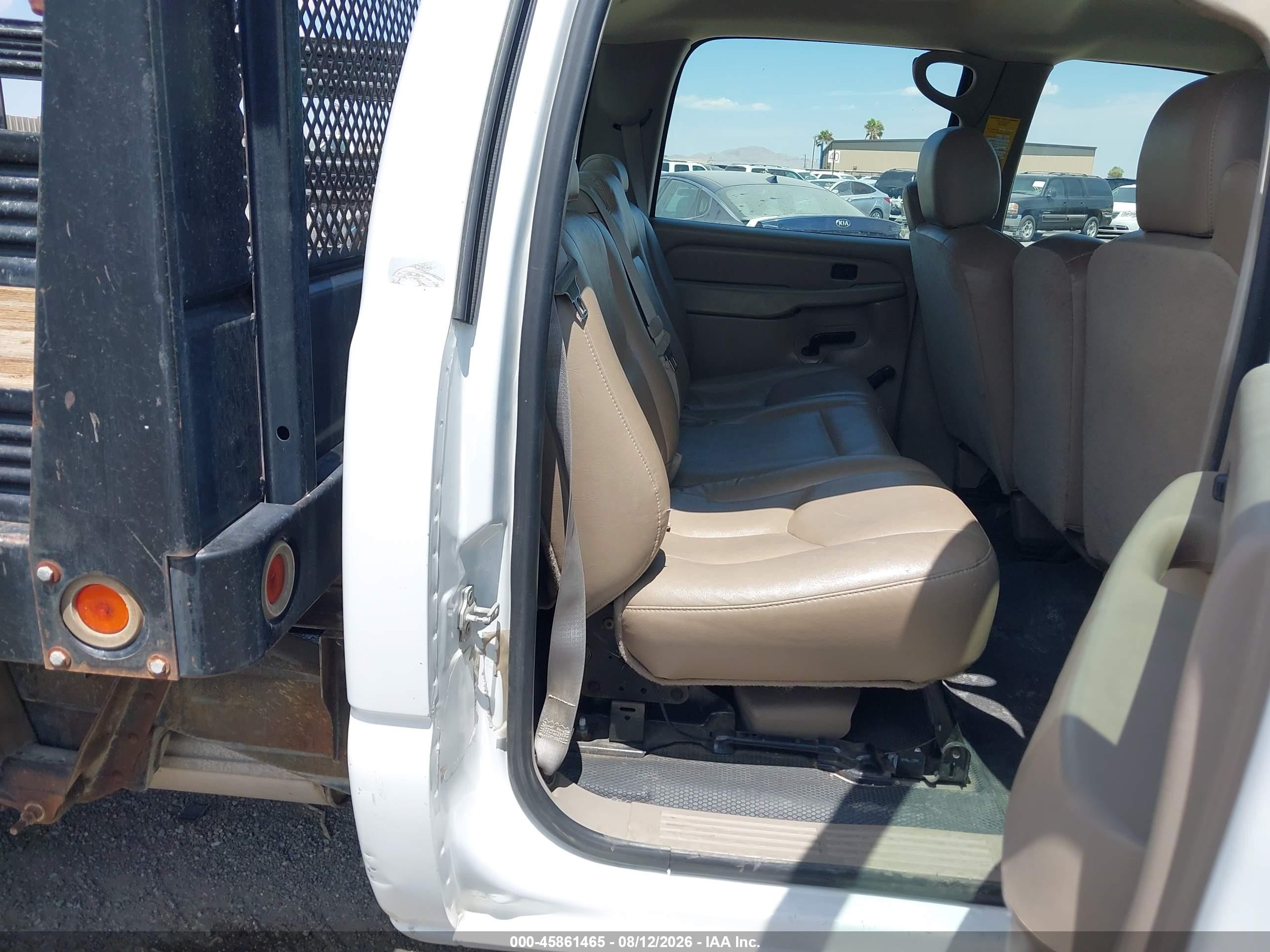 2005 Chevrolet Silverado 2500hd Work Truck White vin: 1GBHC23U75F953074