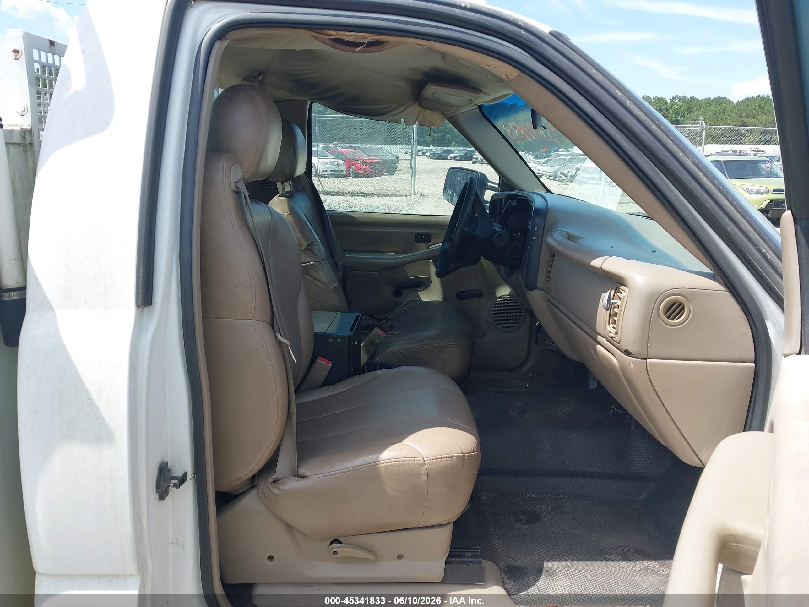 2001 Chevrolet Silverado C2500 Heavy Duty White vin: 1GBHC24U01E214465