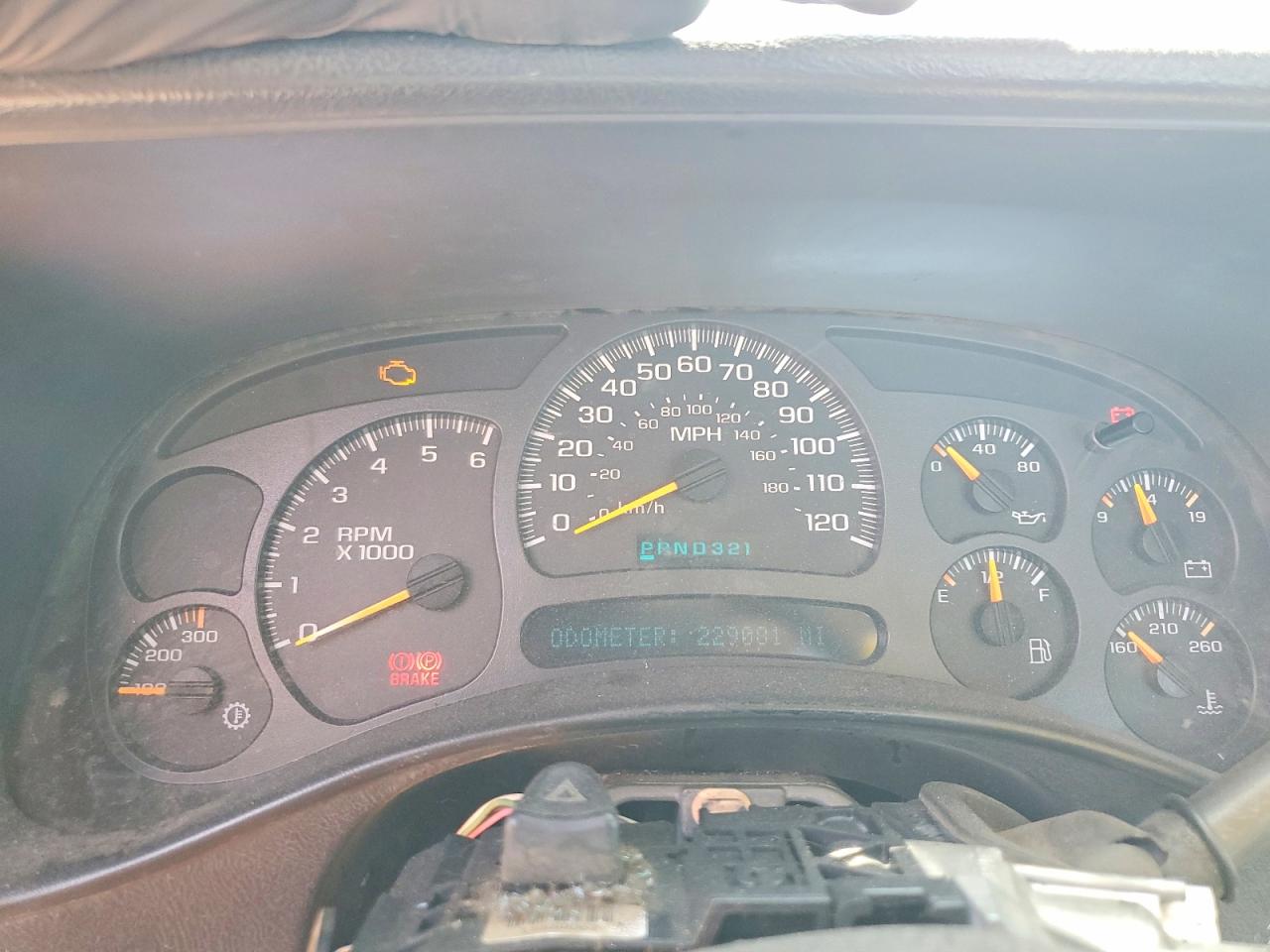 2004 Chevrolet Silverado C2500 Heavy Duty White vin: 1GBHC24UX4E175162