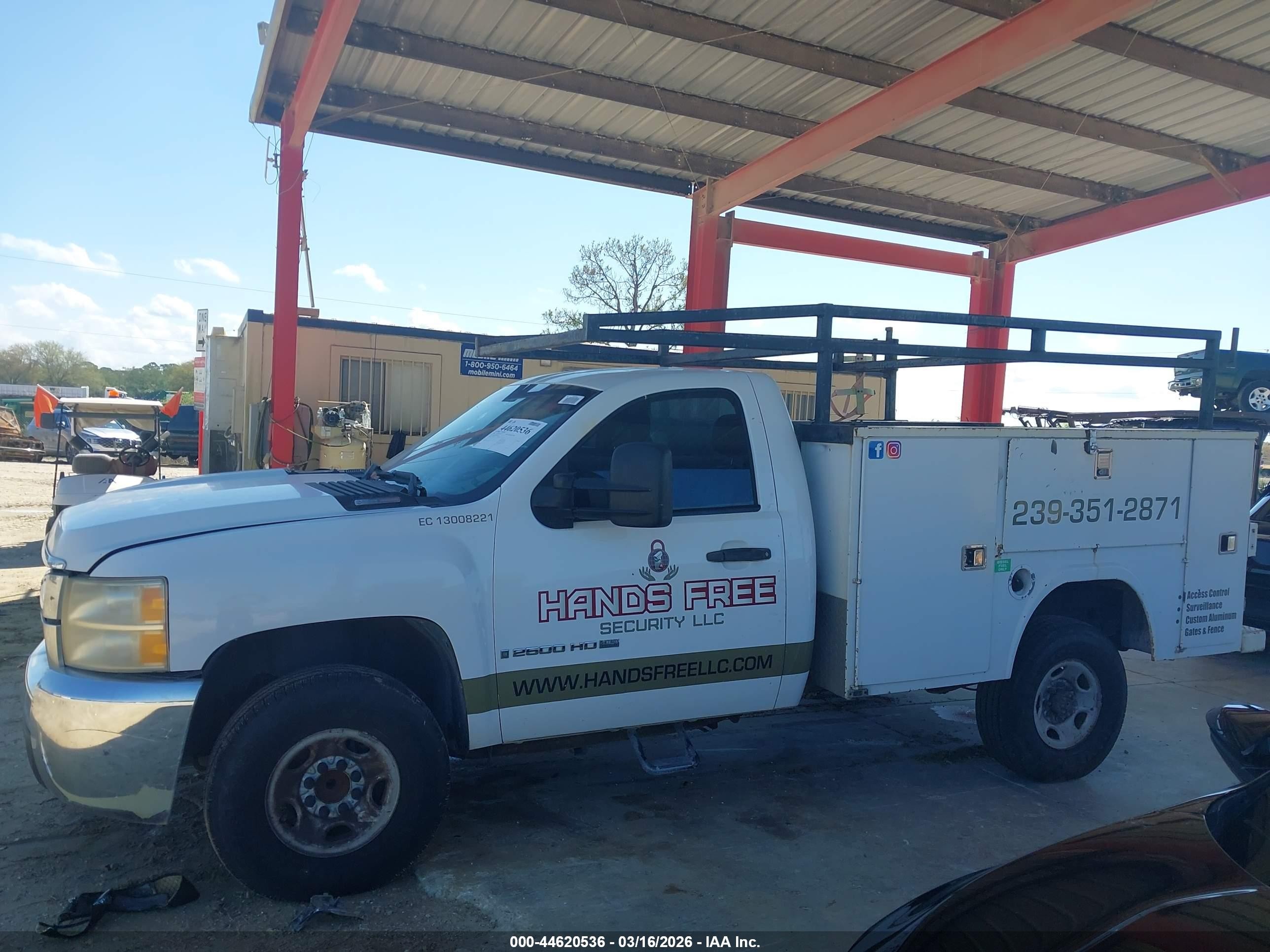 2009 Chevrolet Silverado 2500hd Work Truck White vin: 1GBHC446X9F159574